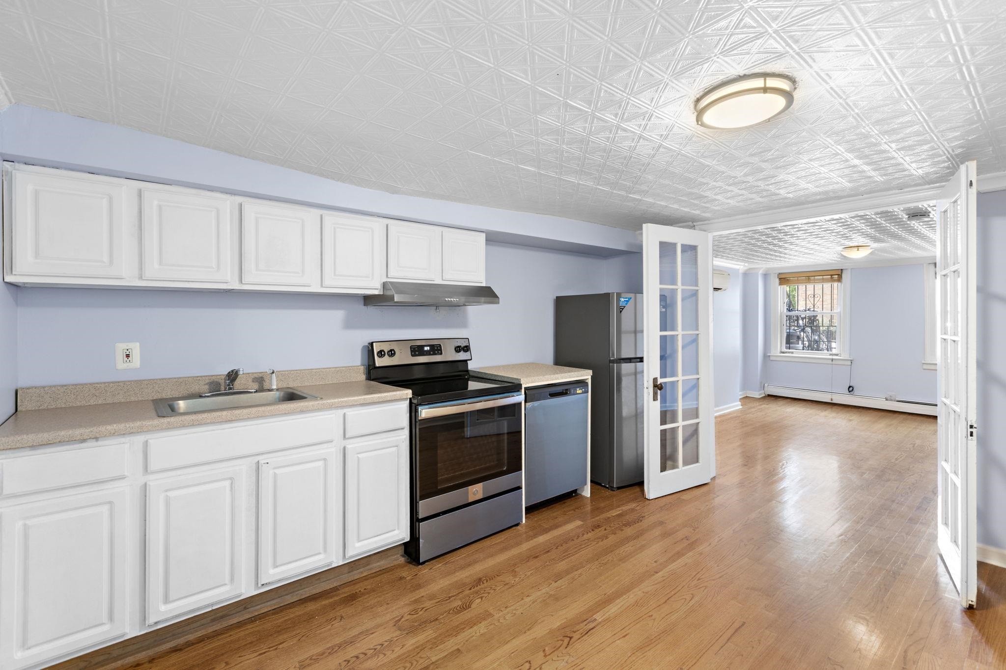 138 ERIE ST Unit: Grdn