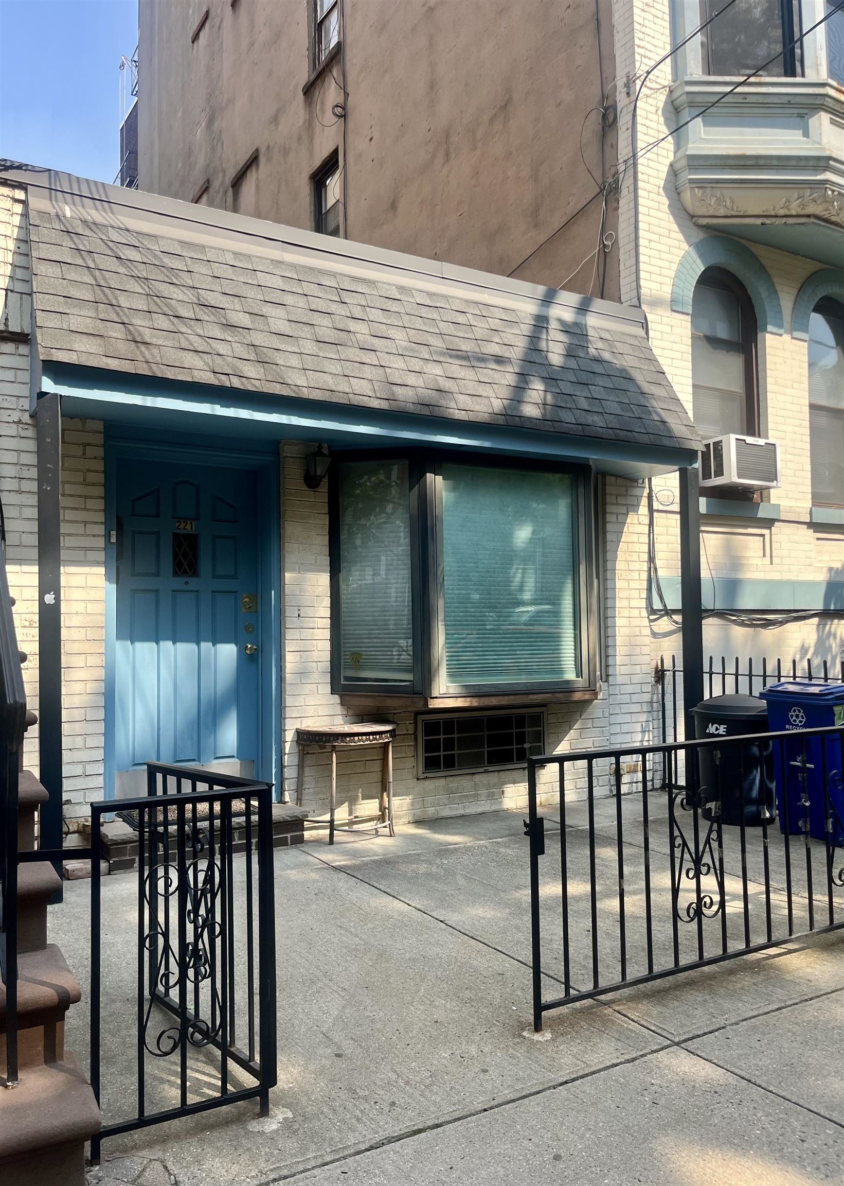 221 PARK AVE Unit: 9