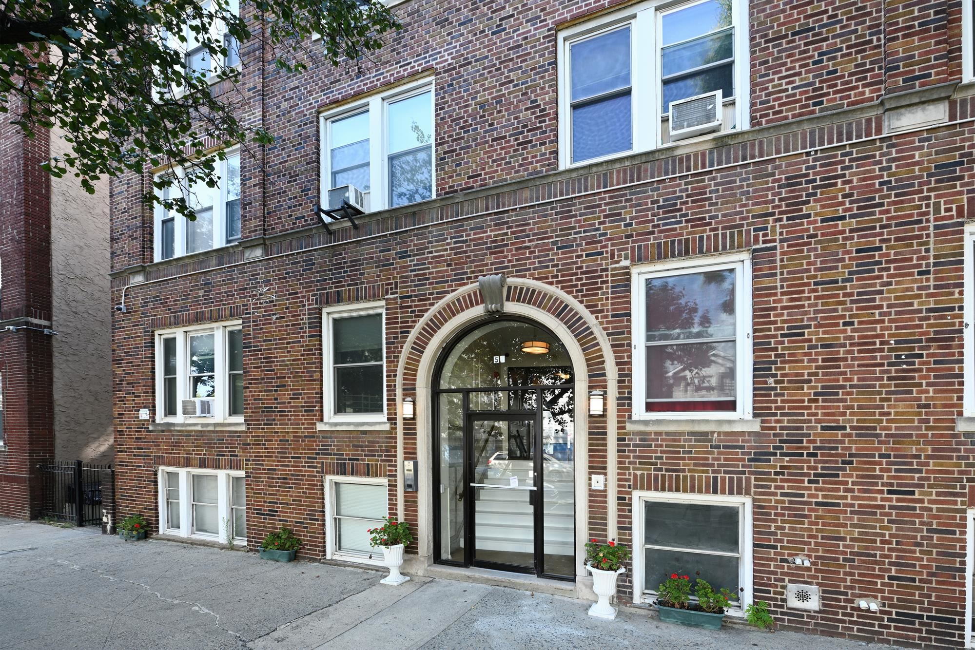 57 CORBIN AVE Unit: 44