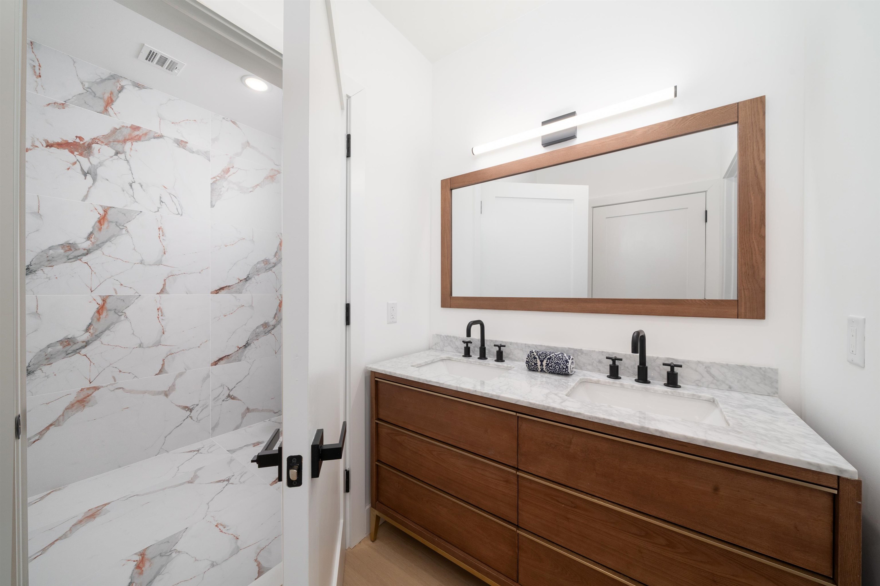 649 38TH ST Unit: 305