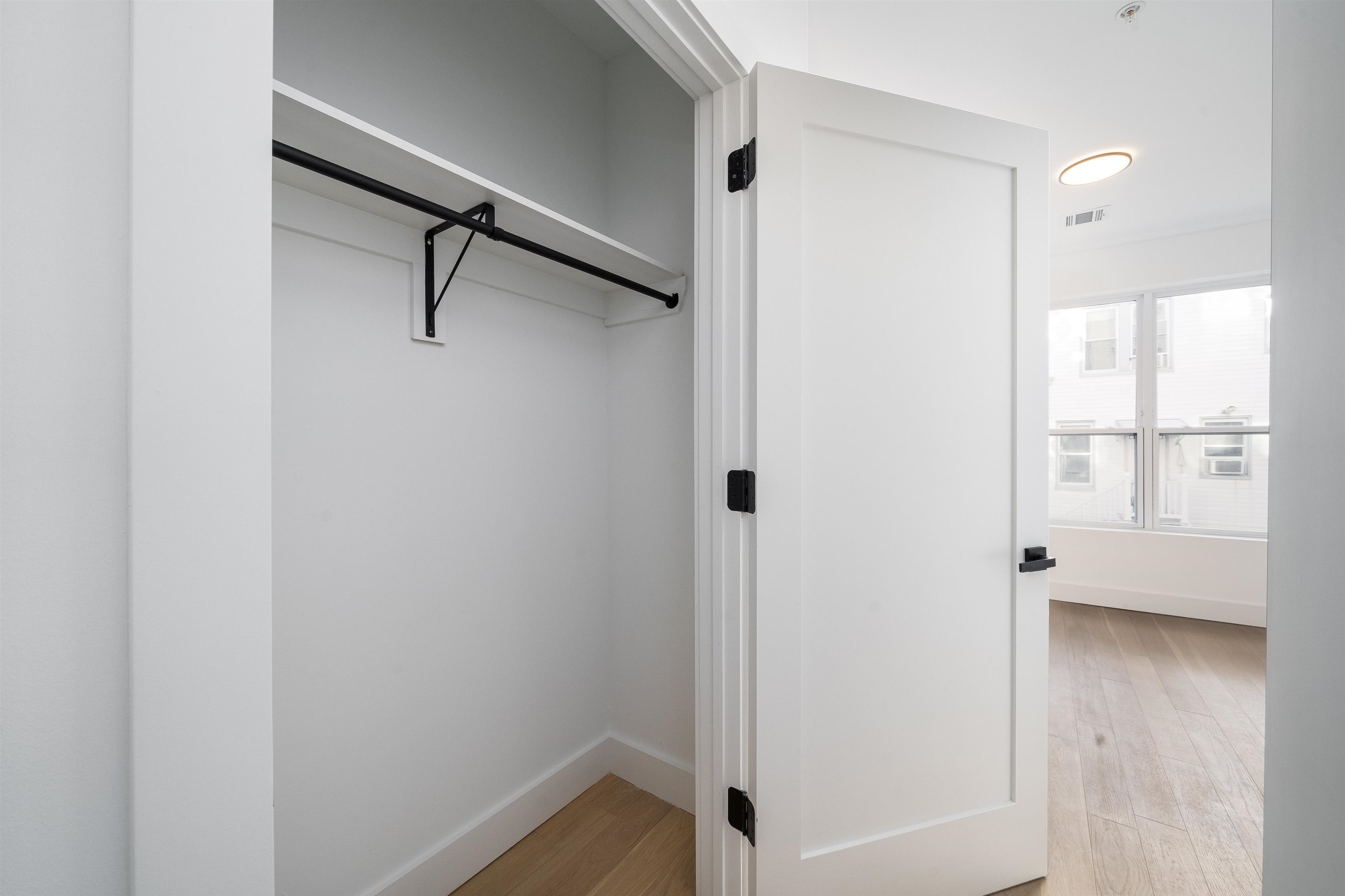 649 38TH ST Unit: 305