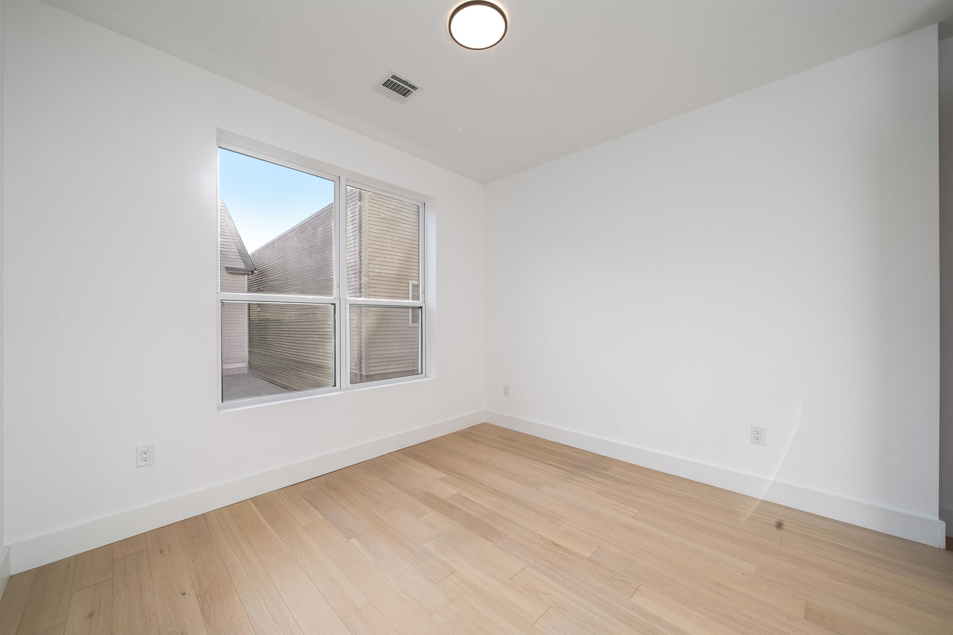 649 38TH ST Unit: 305