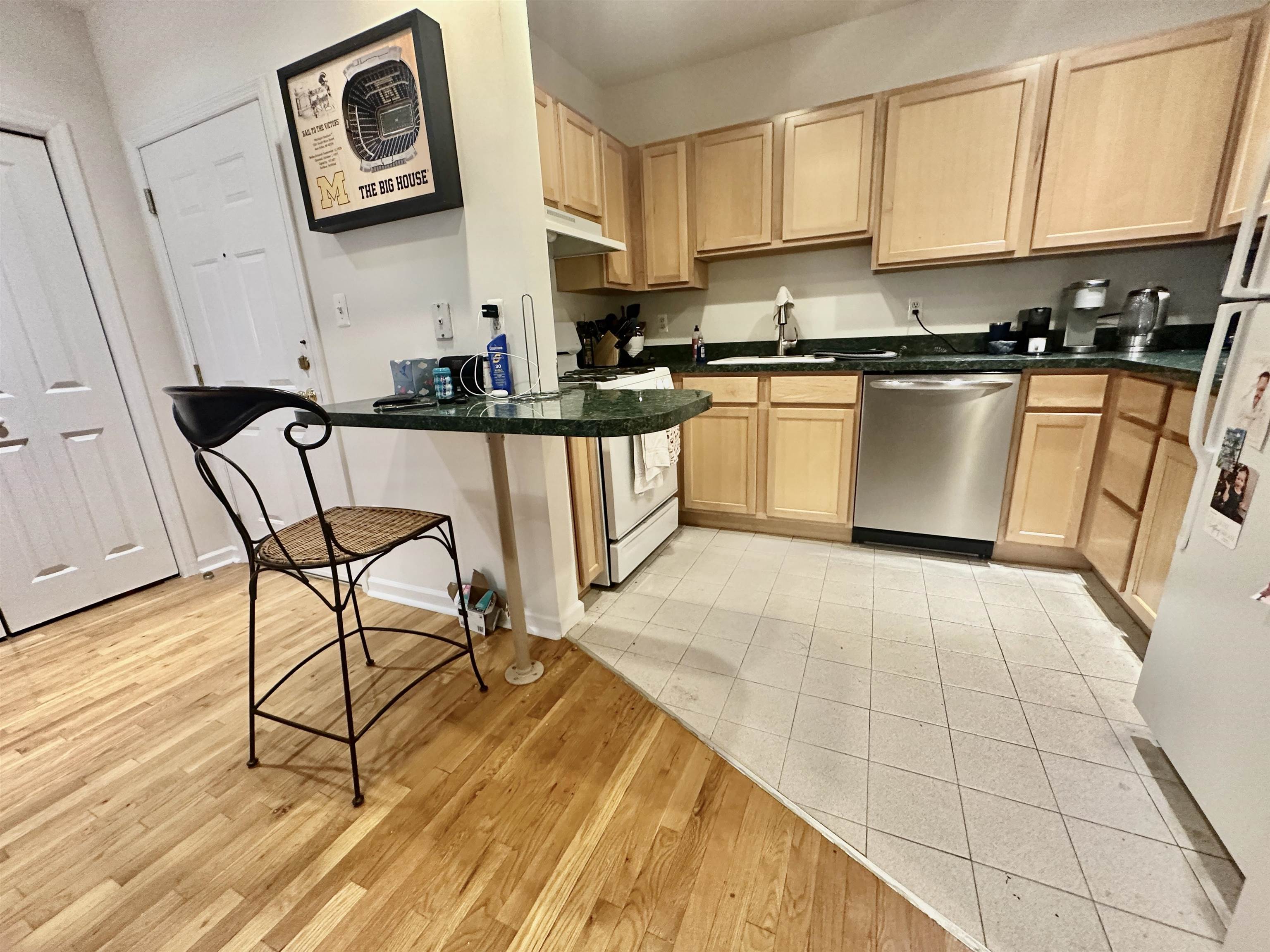 536 GRAND ST Unit: 201