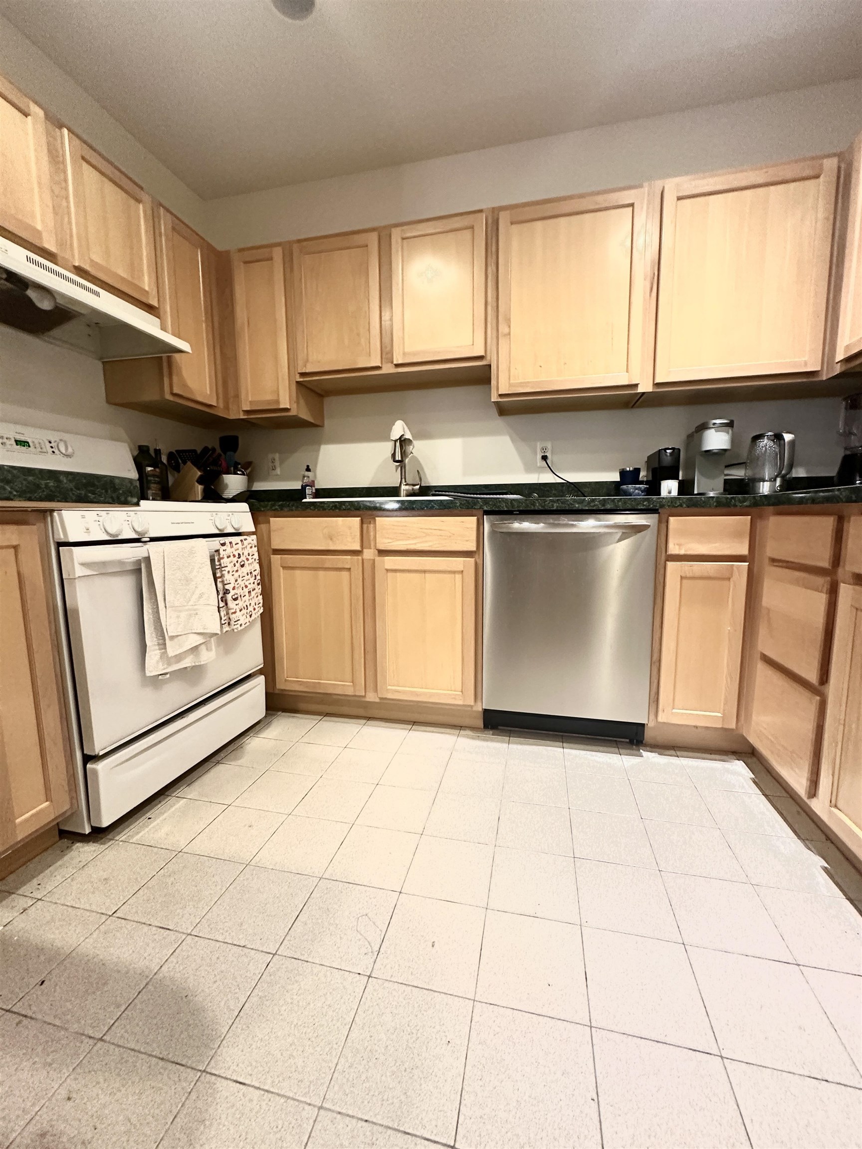 536 GRAND ST Unit: 201
