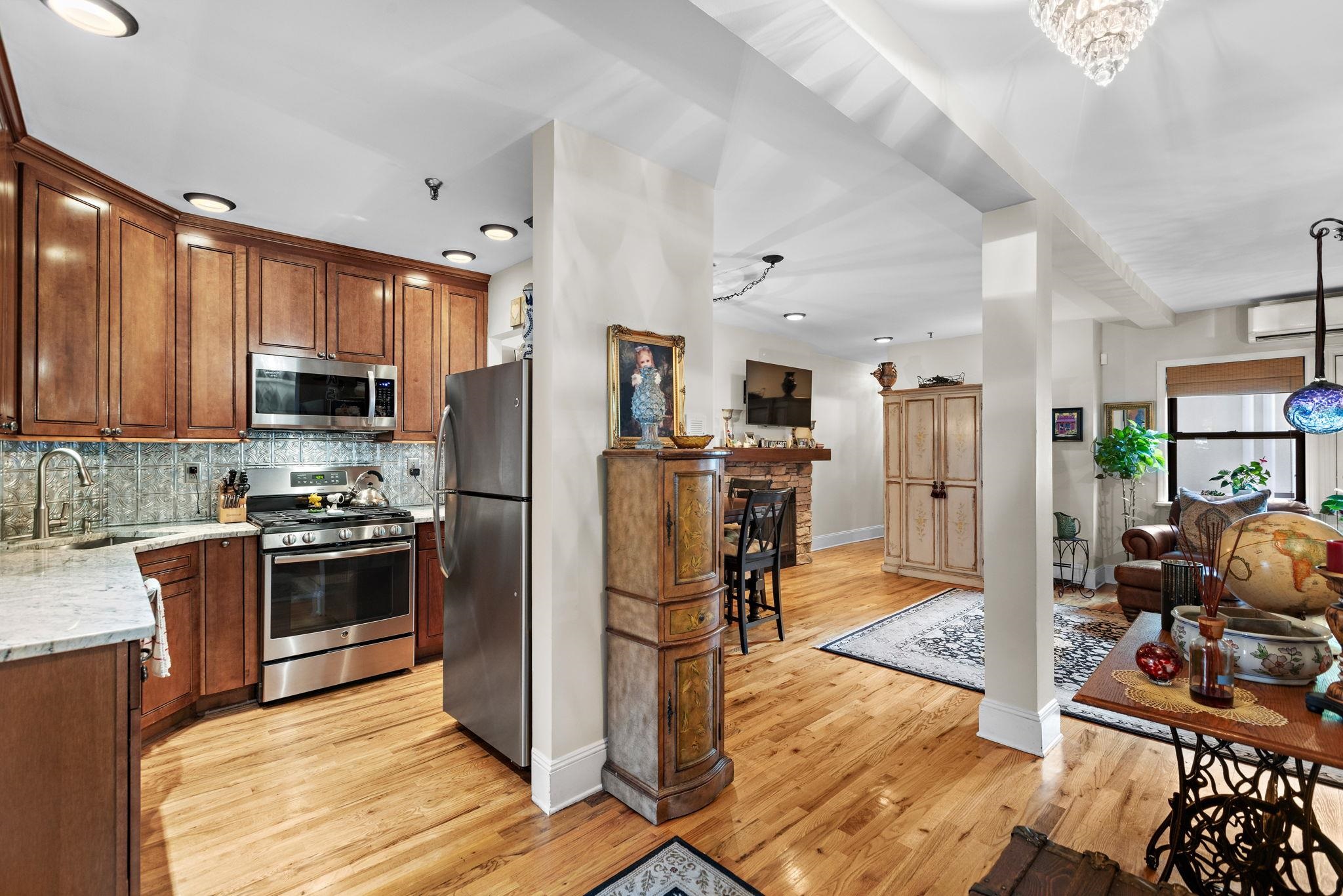 606 PARK AVE Unit: 1