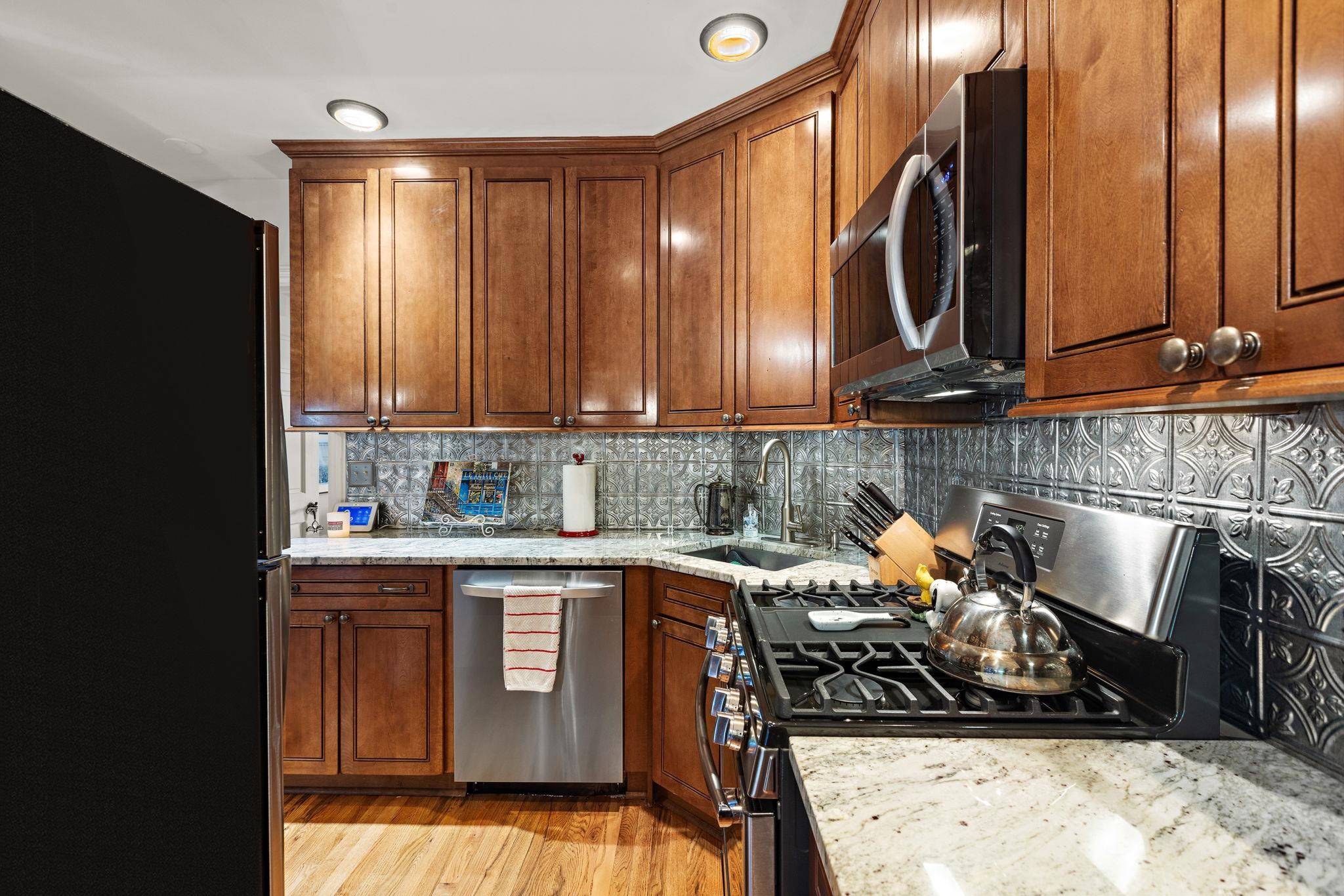 606 PARK AVE Unit: 1