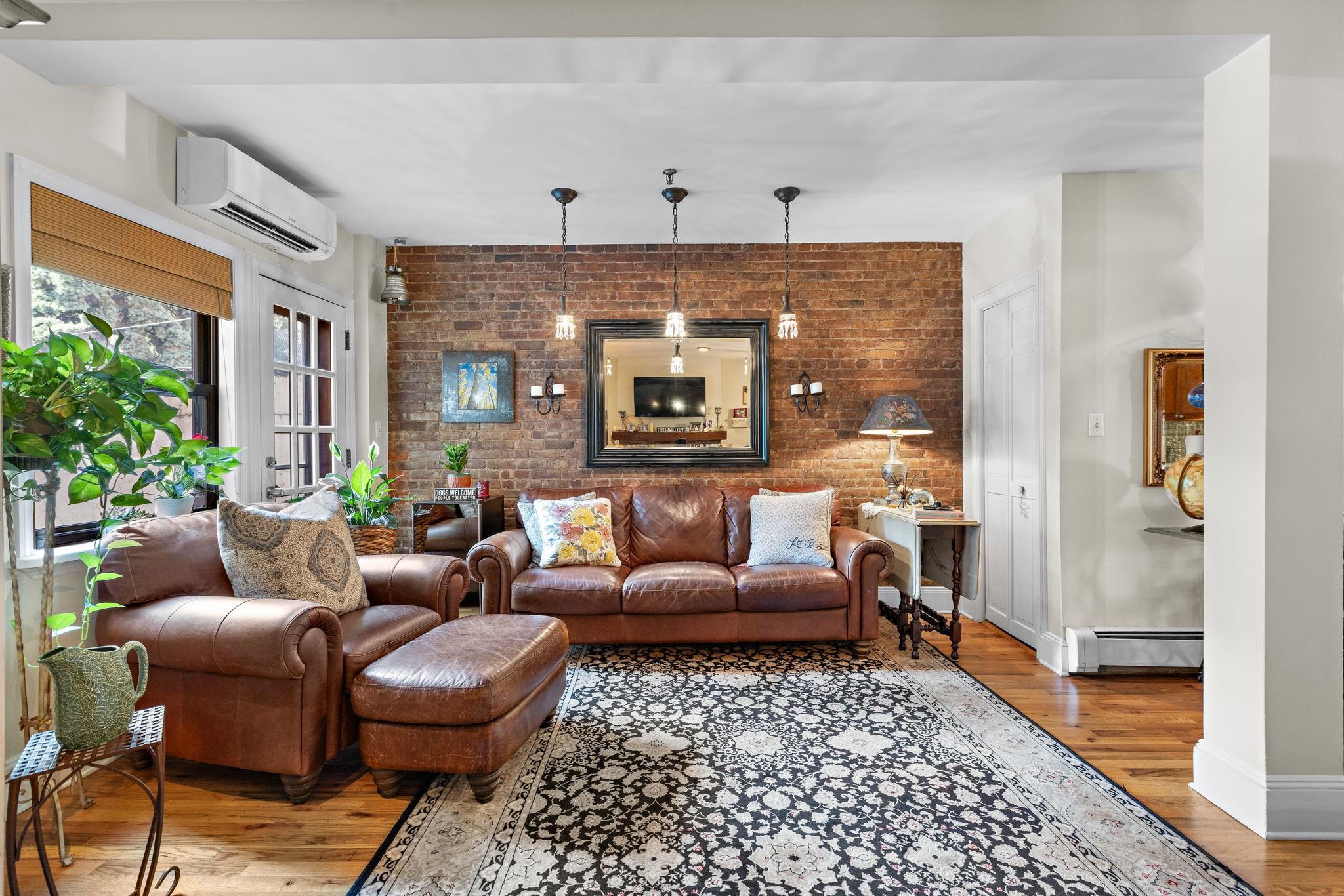 606 PARK AVE Unit: 1