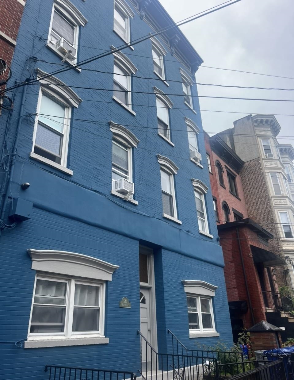 543 BLOOMFIELD ST Unit: 1R