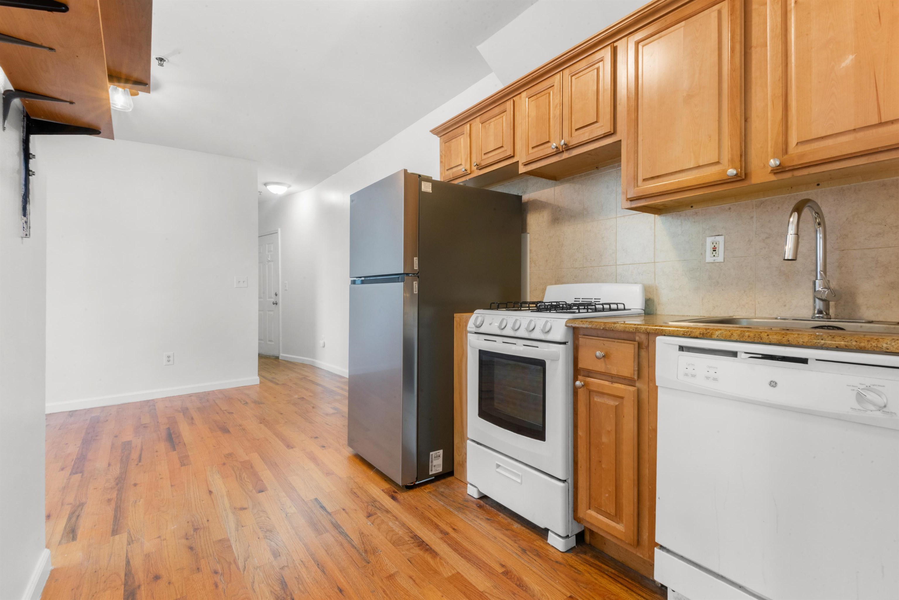 723 ADAMS ST Unit: 1B