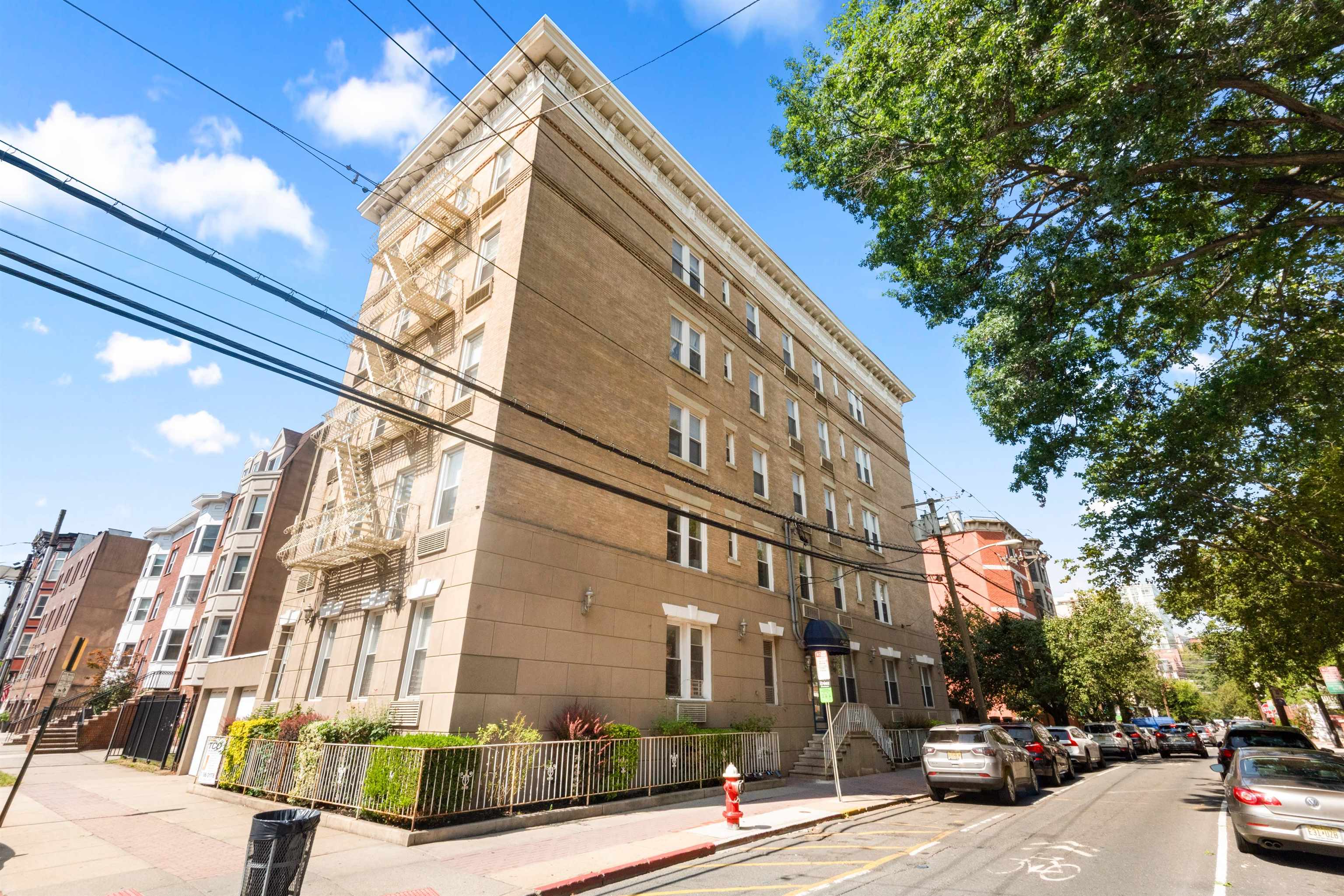 723 ADAMS ST Unit: 1B