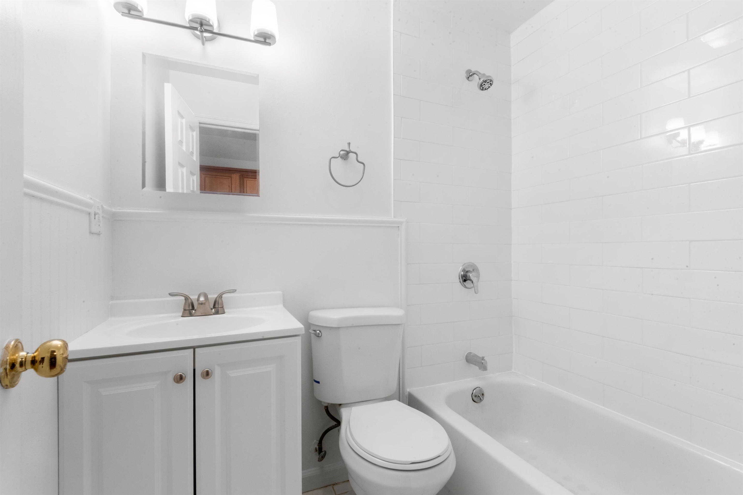 723 ADAMS ST Unit: 1B