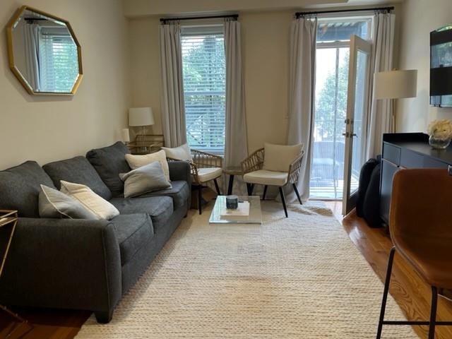 525 ADAMS ST Unit: 4R