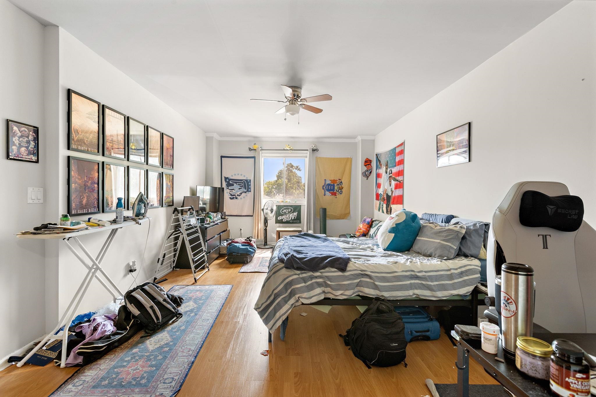 200 PATERSON AVE Unit: 1E