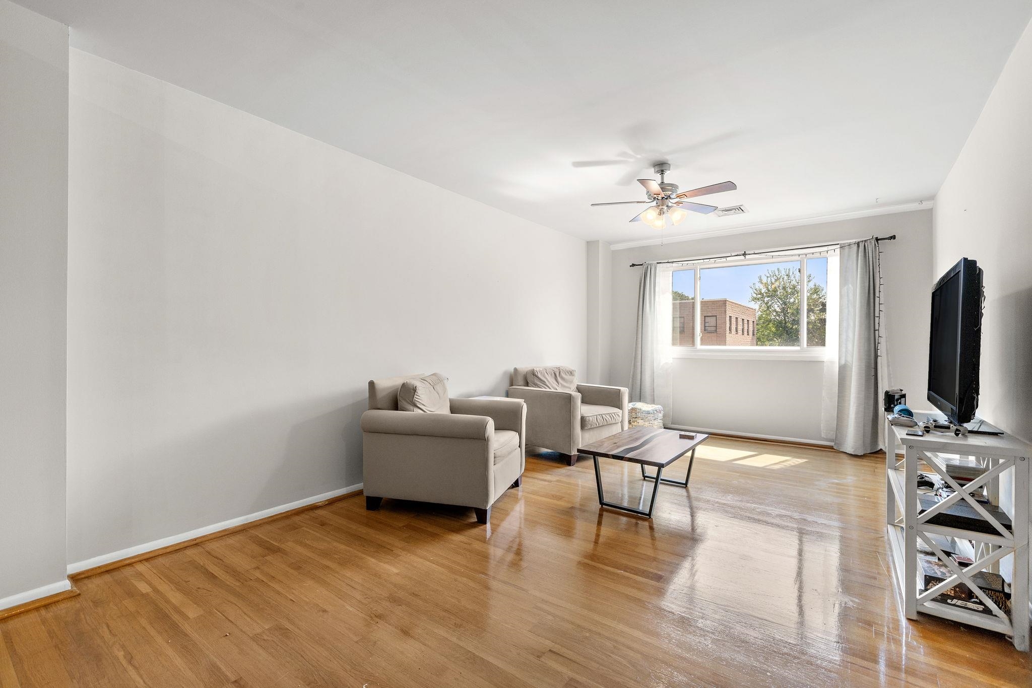200 PATERSON AVE Unit: 1E