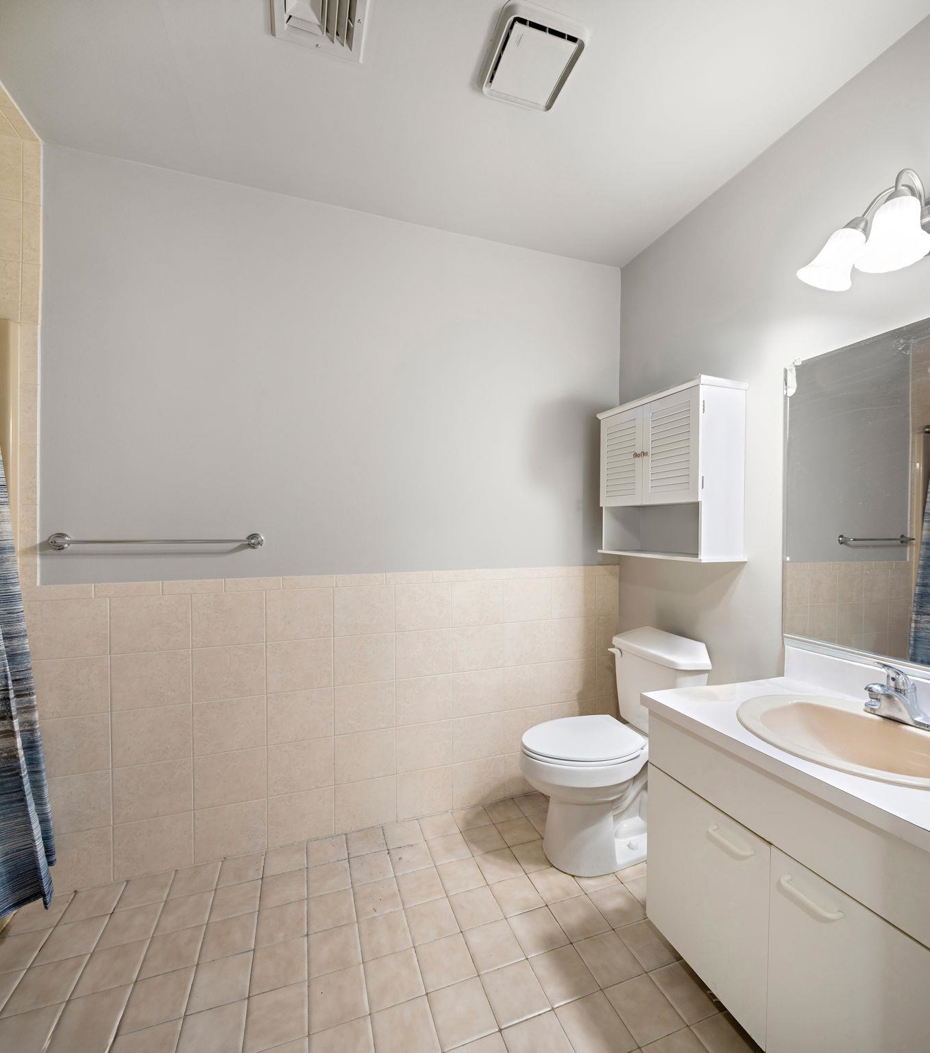 200 PATERSON AVE Unit: 1E