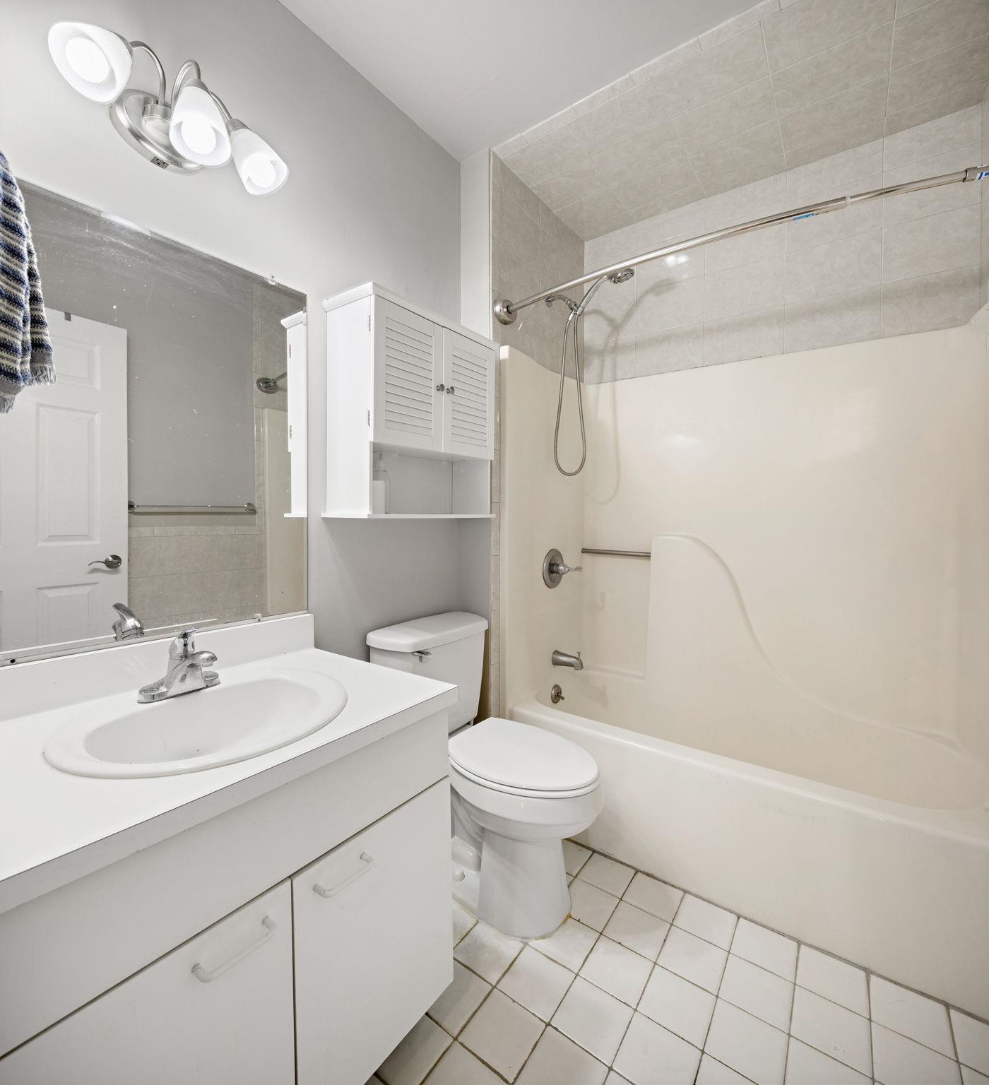 200 PATERSON AVE Unit: 1E