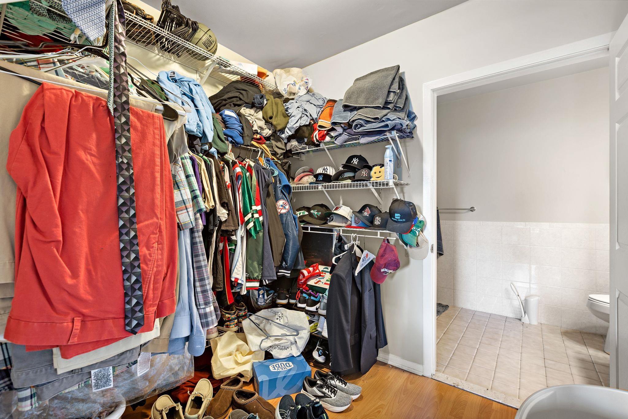 200 PATERSON AVE Unit: 1E