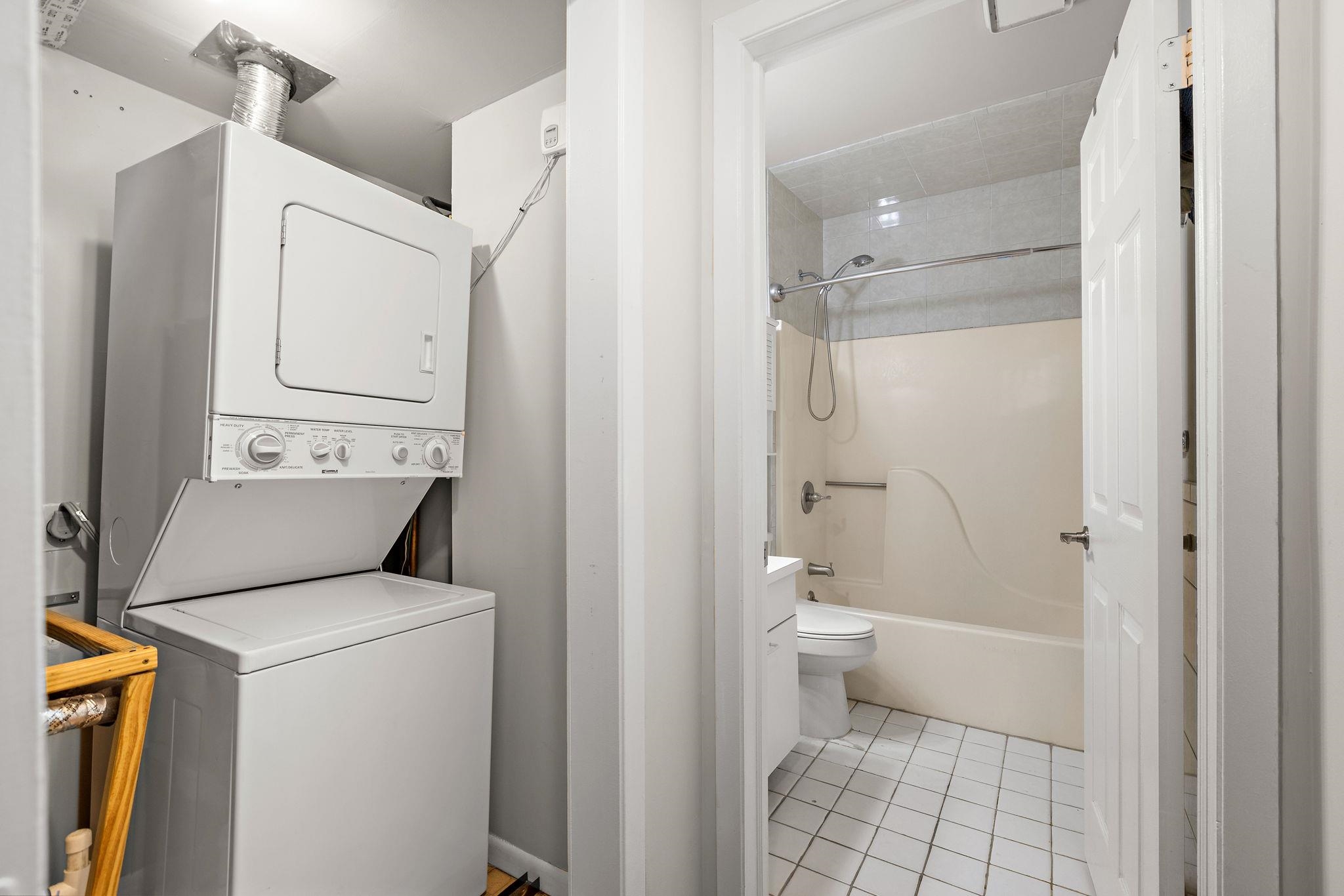 200 PATERSON AVE Unit: 1E