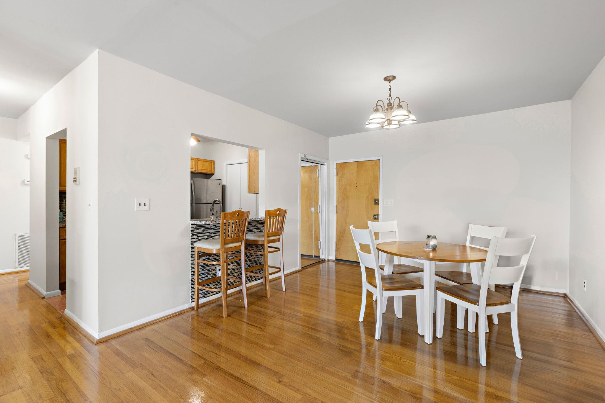 200 PATERSON AVE Unit: 1E