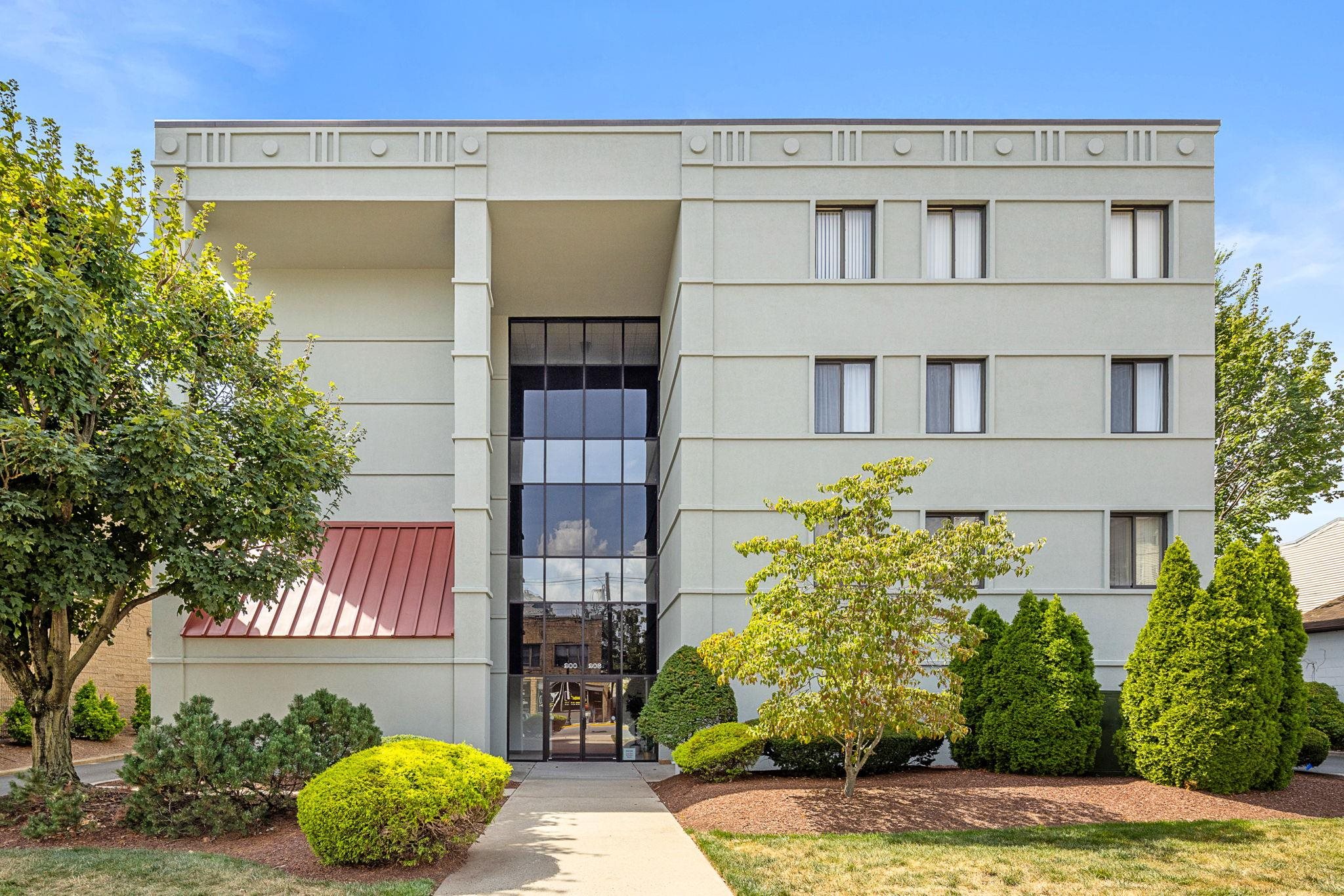 200 PATERSON AVE Unit: 1E