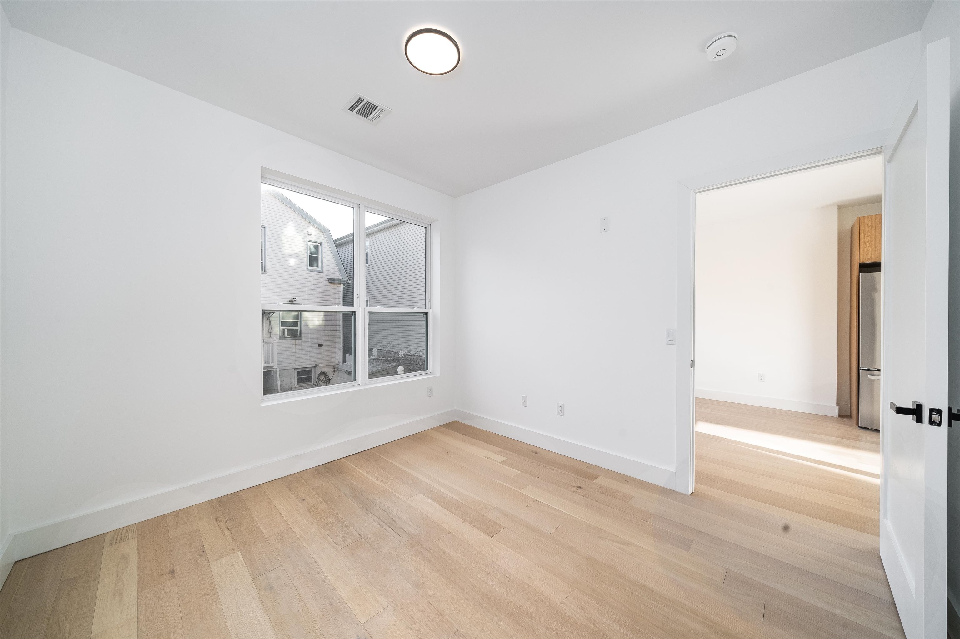 649 38TH ST Unit: 305