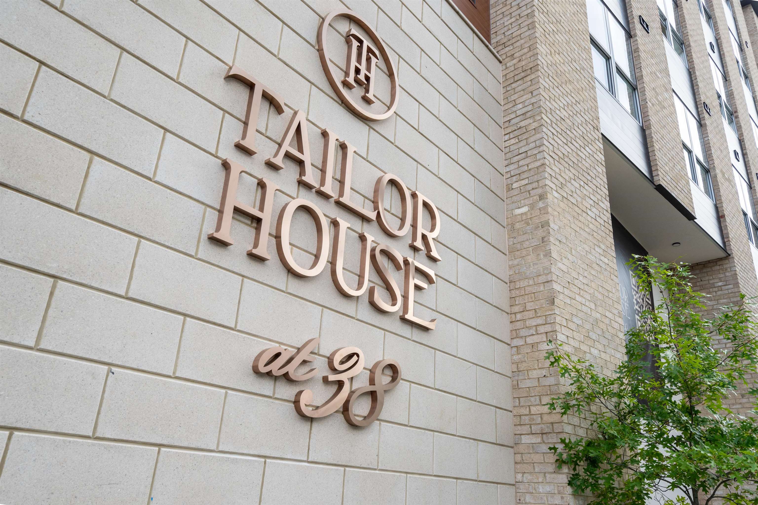 649 38TH ST Unit: 305