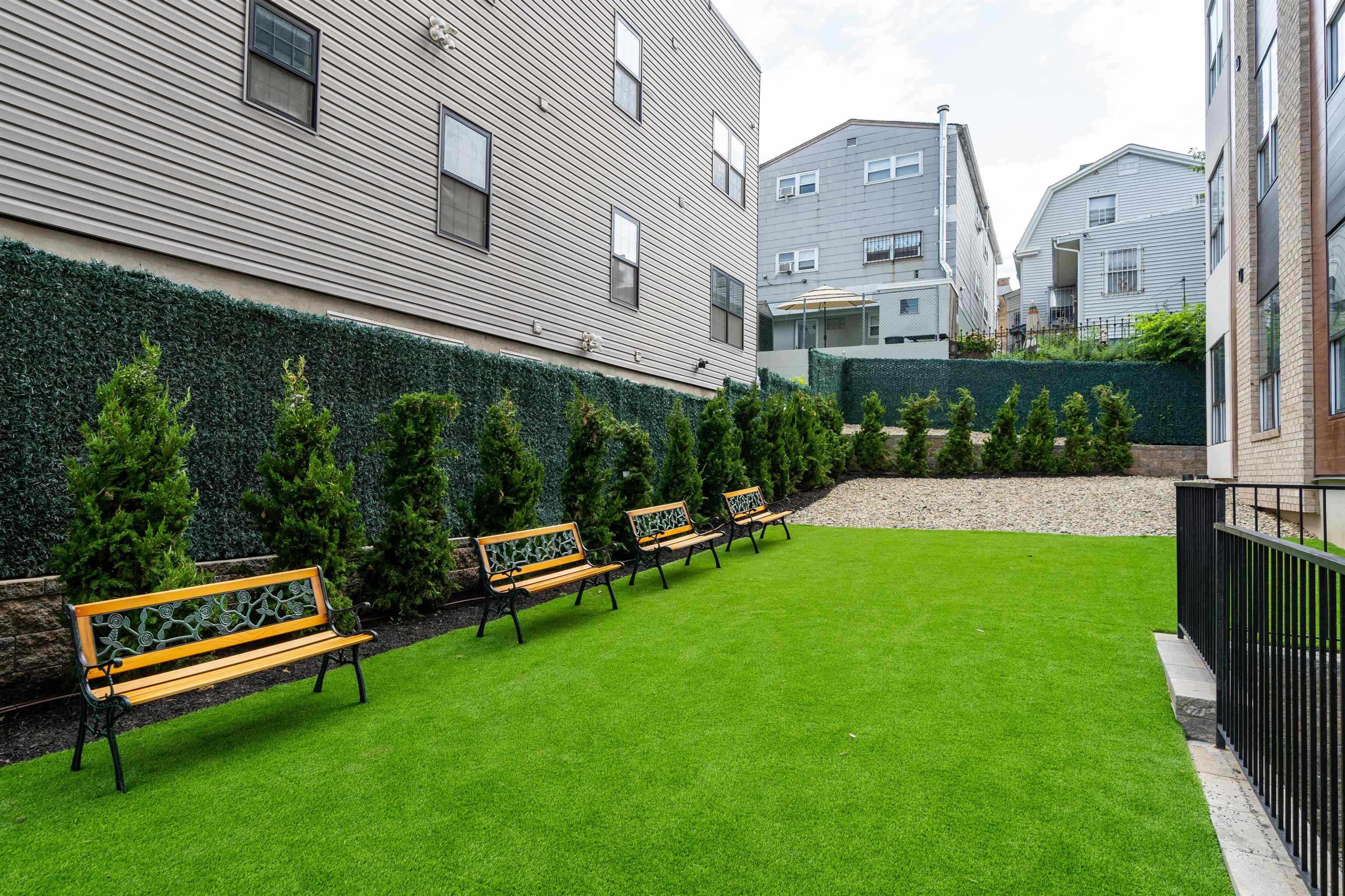 649 38TH ST Unit: 305