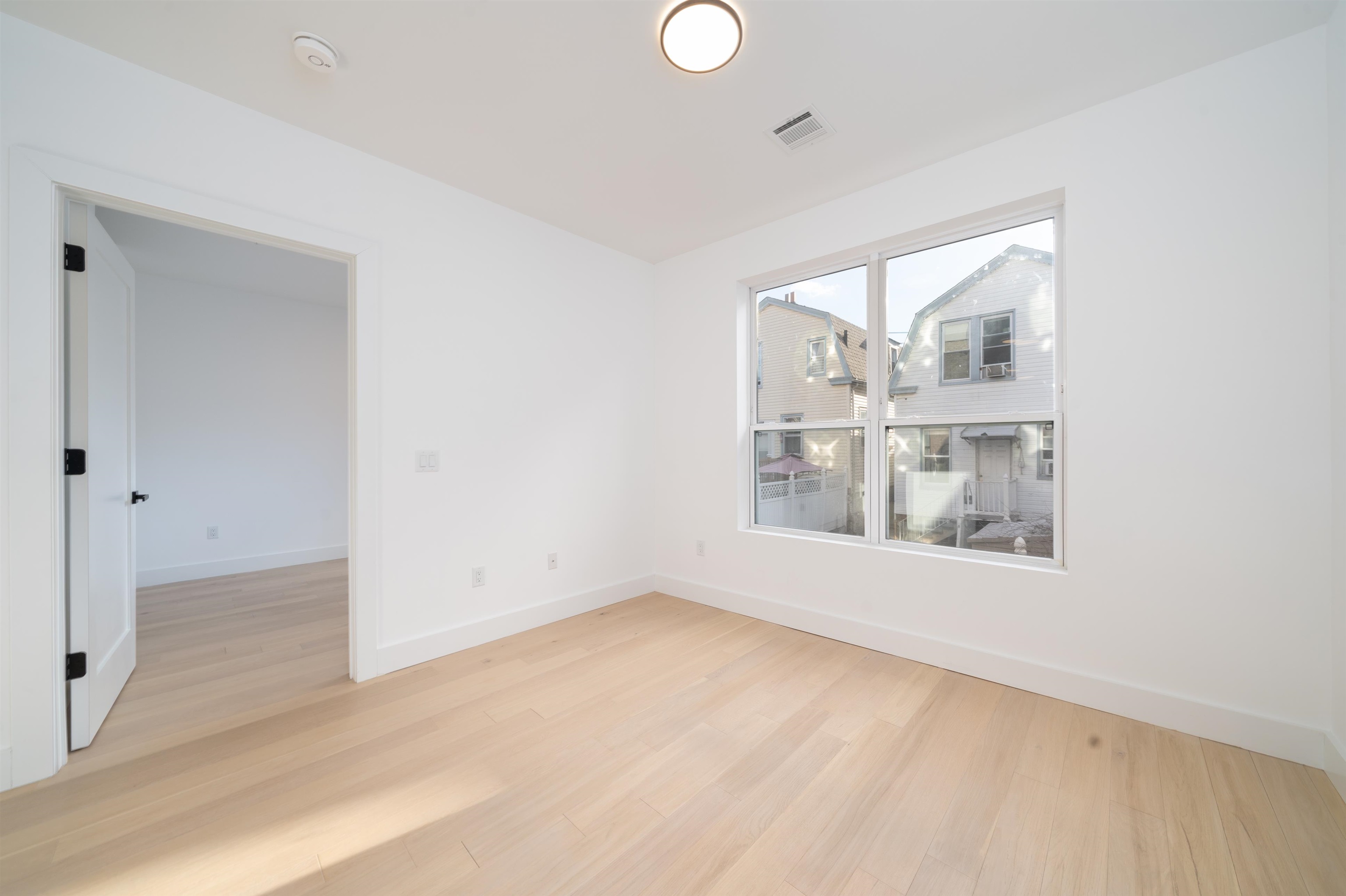 649 38TH ST Unit: 305