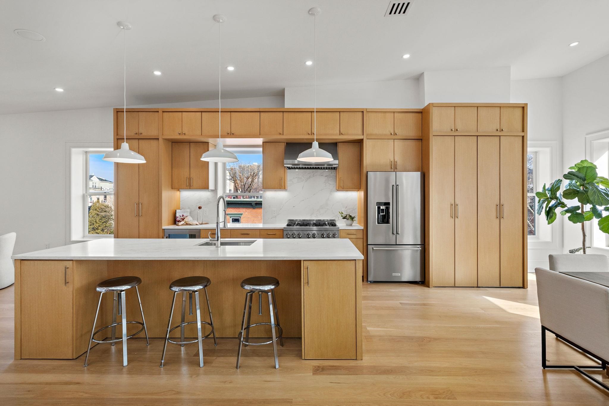647 JERSEY AVE Unit: 2