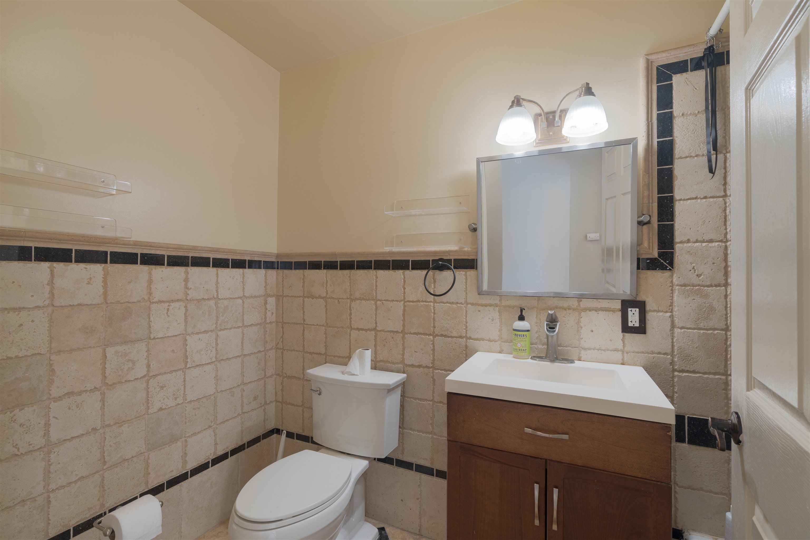 65 WEBSTER AVE Unit: 1B