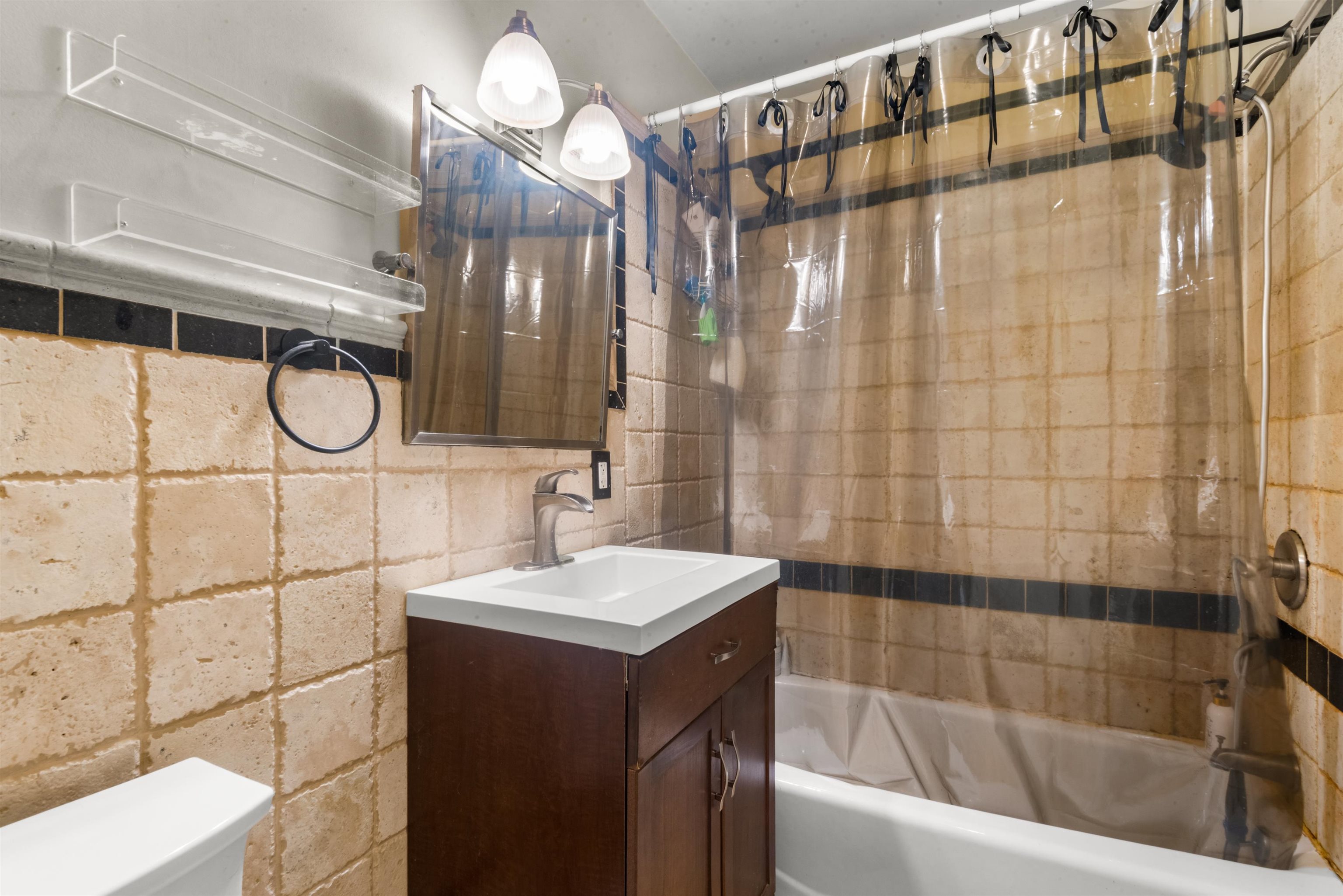 65 WEBSTER AVE Unit: 1B