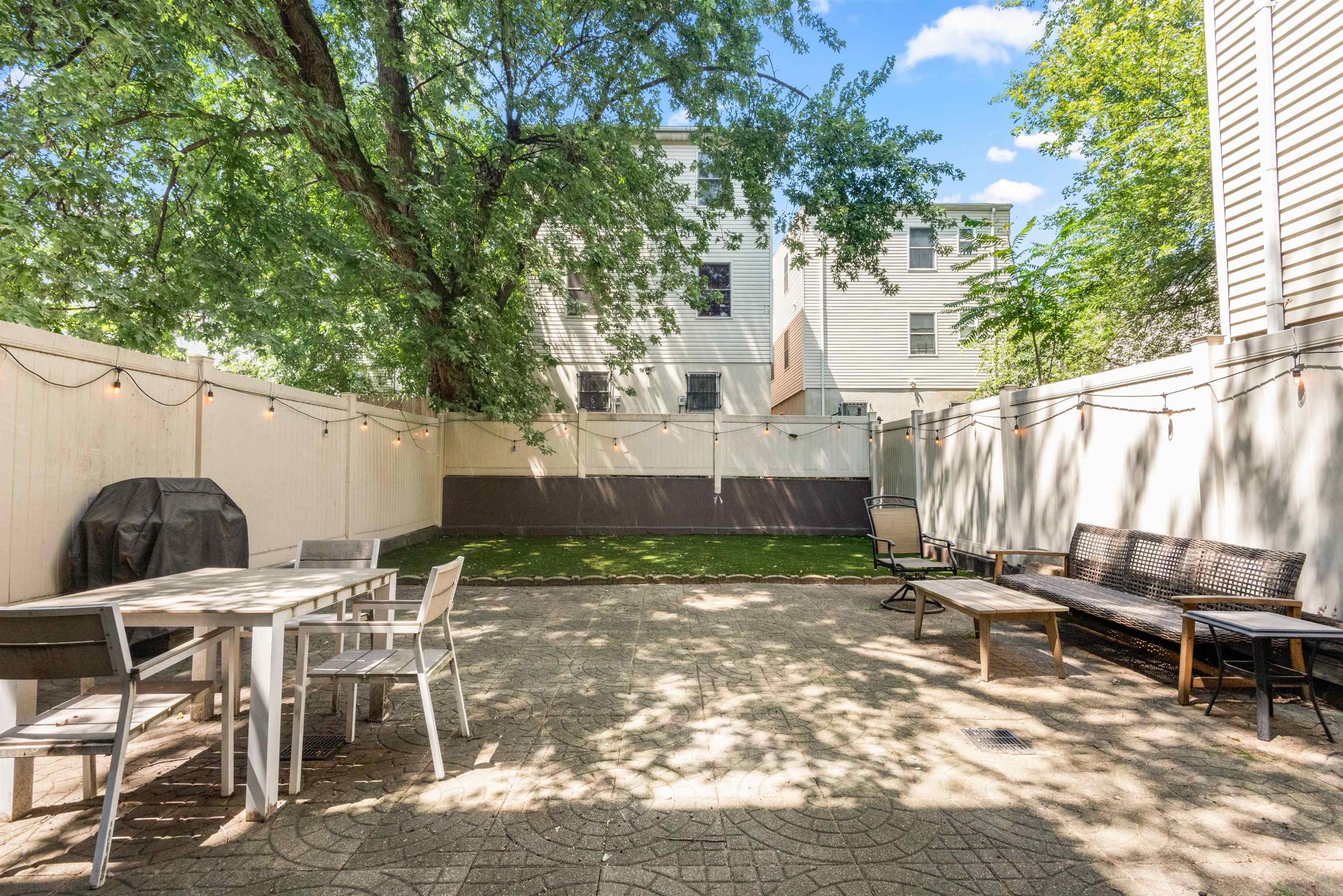 65 WEBSTER AVE Unit: 1B