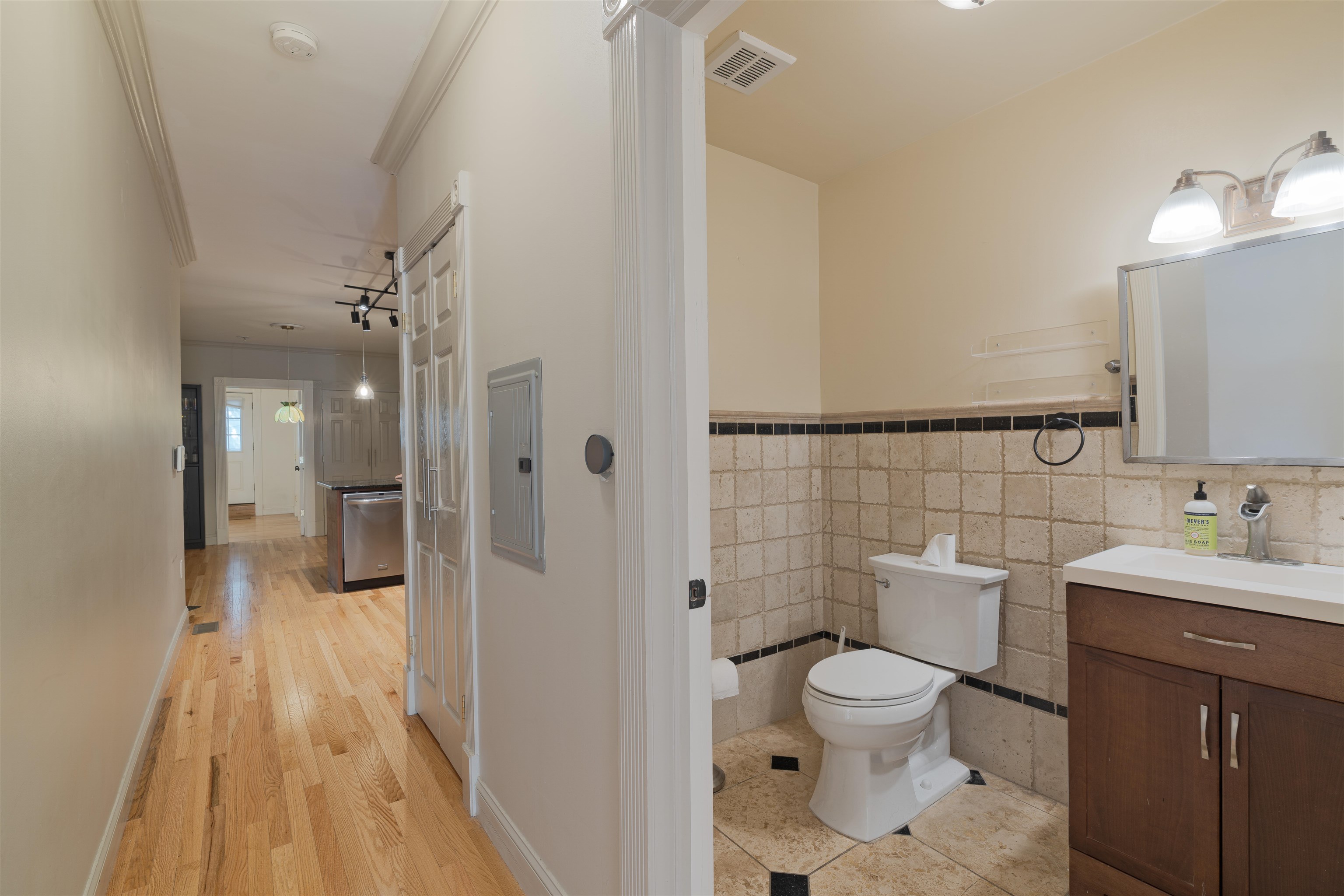 65 WEBSTER AVE Unit: 1B