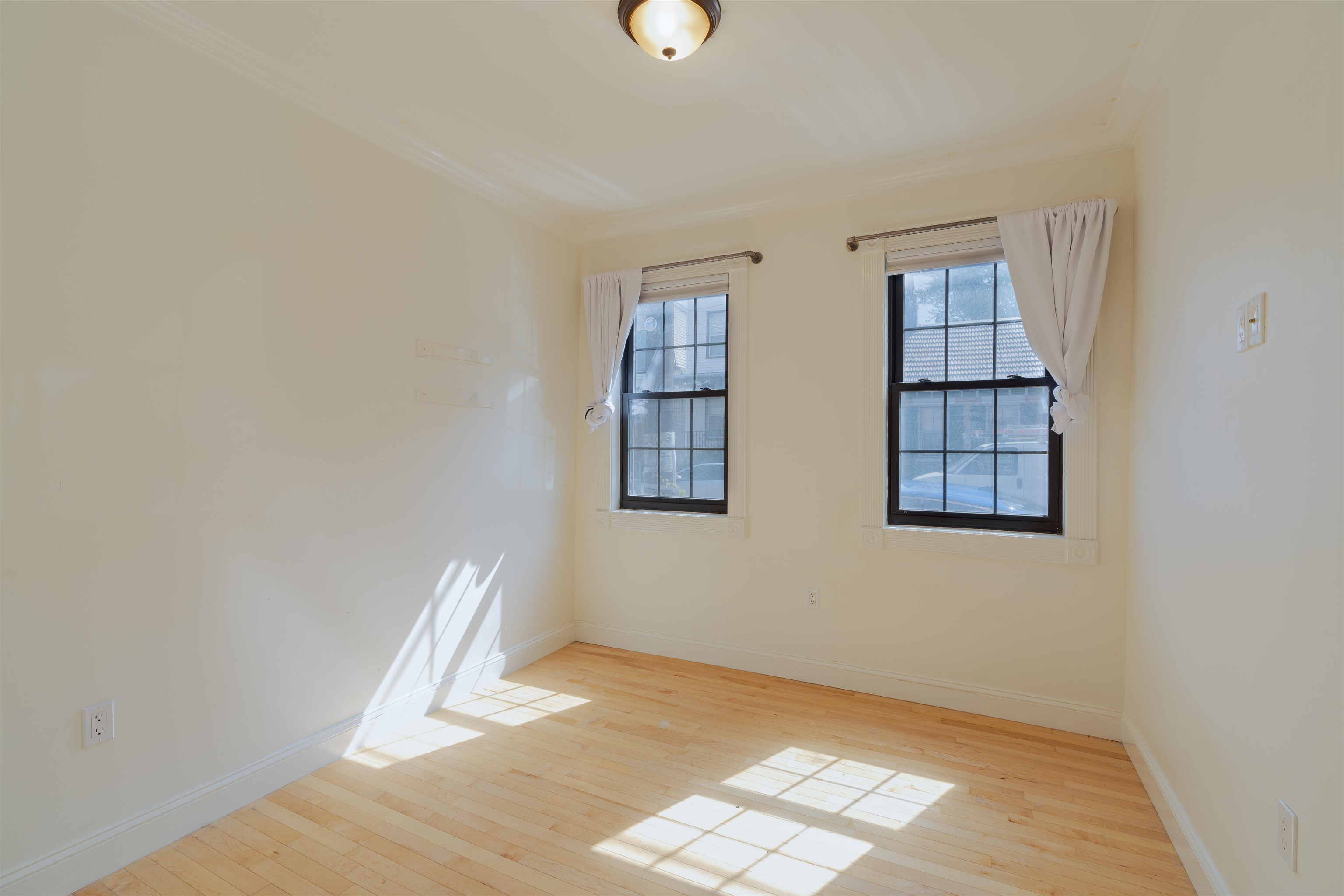 65 WEBSTER AVE Unit: 1B