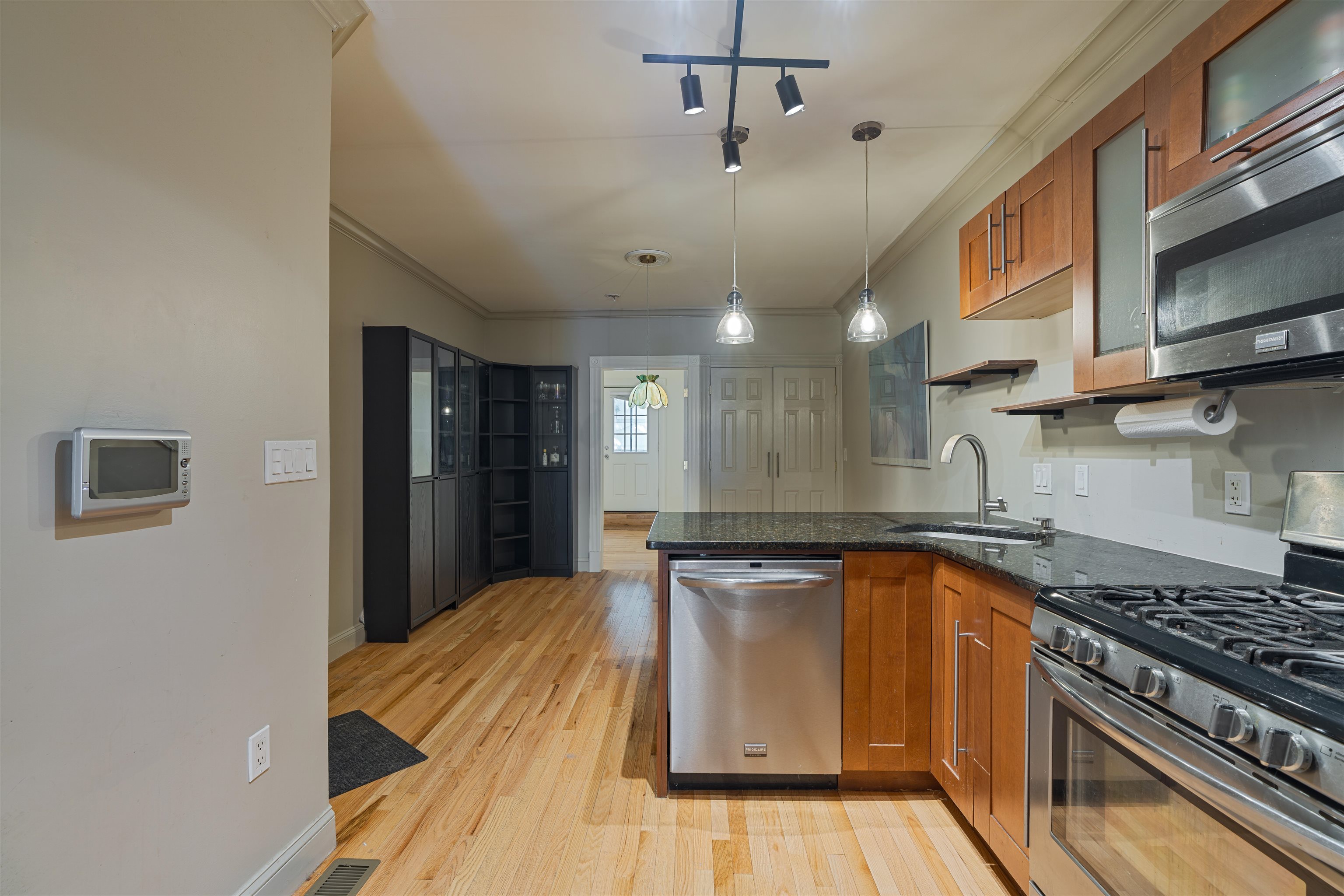 65 WEBSTER AVE Unit: 1B