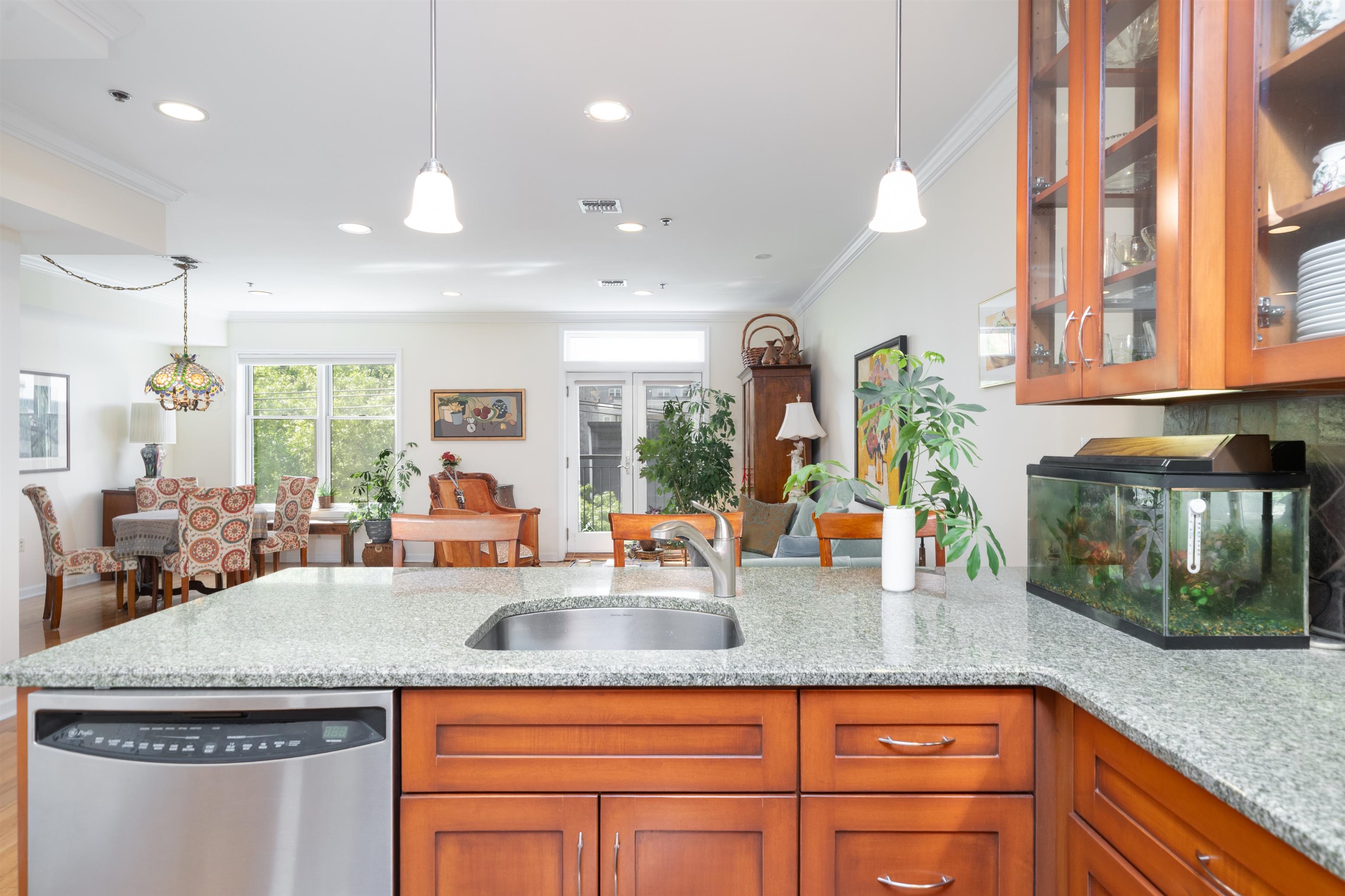 523 JEFFERSON ST Unit: 3