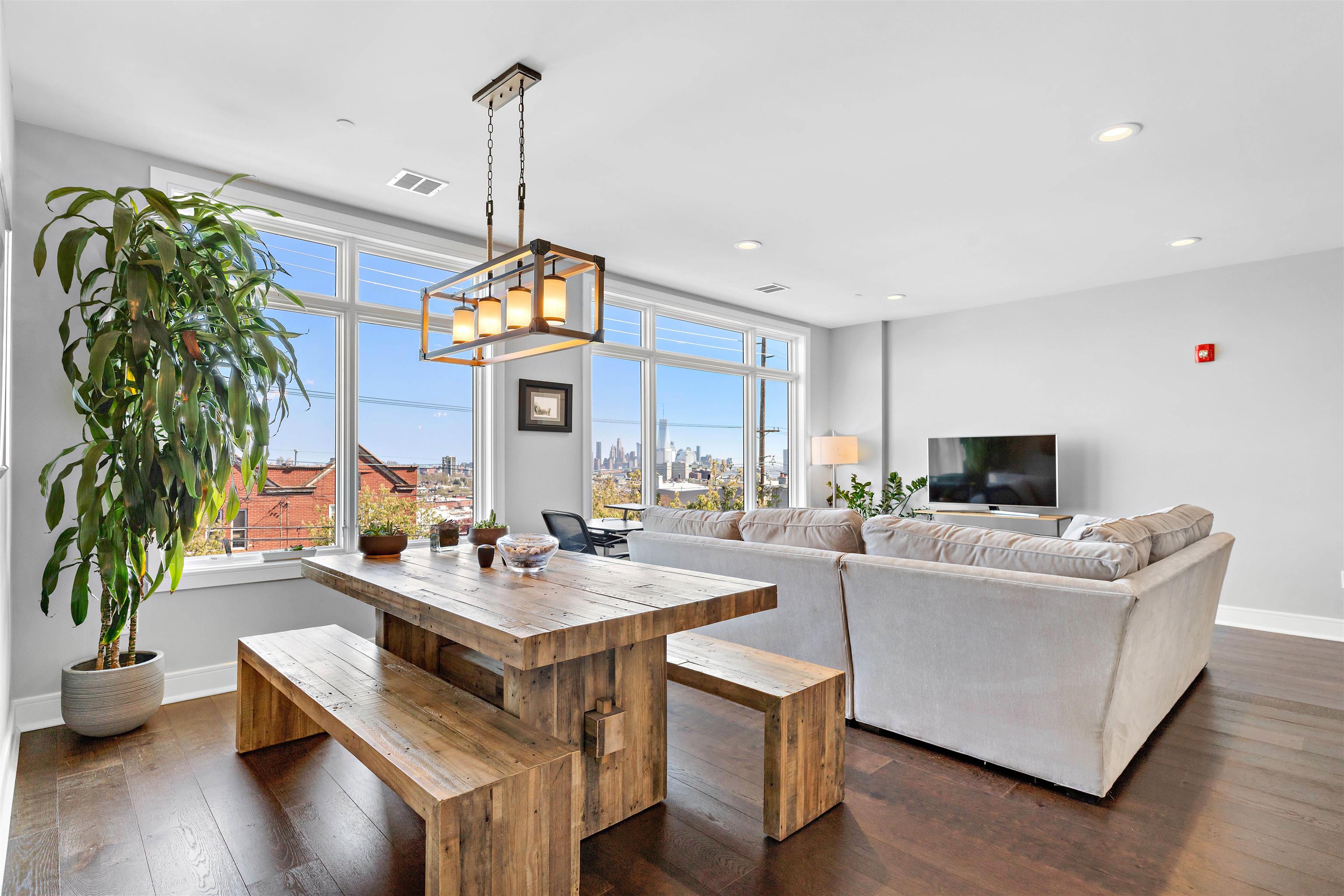 801 PALISADE AVE Unit: 305