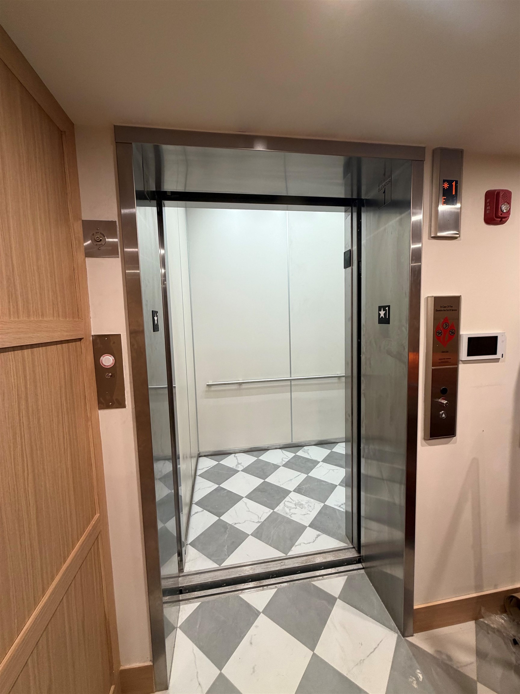 225 PARK AVE Unit: 2