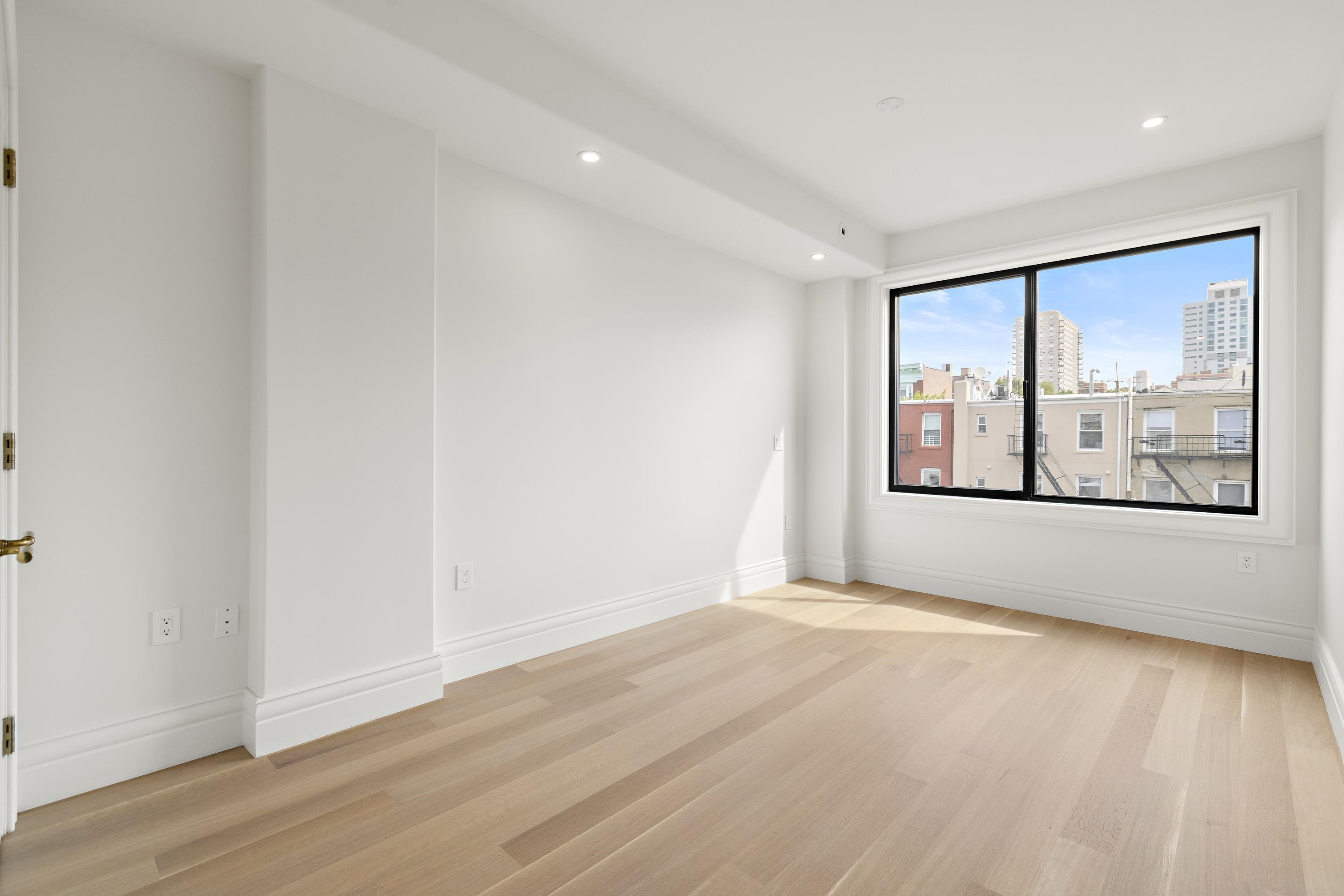 225 PARK AVE Unit: 2