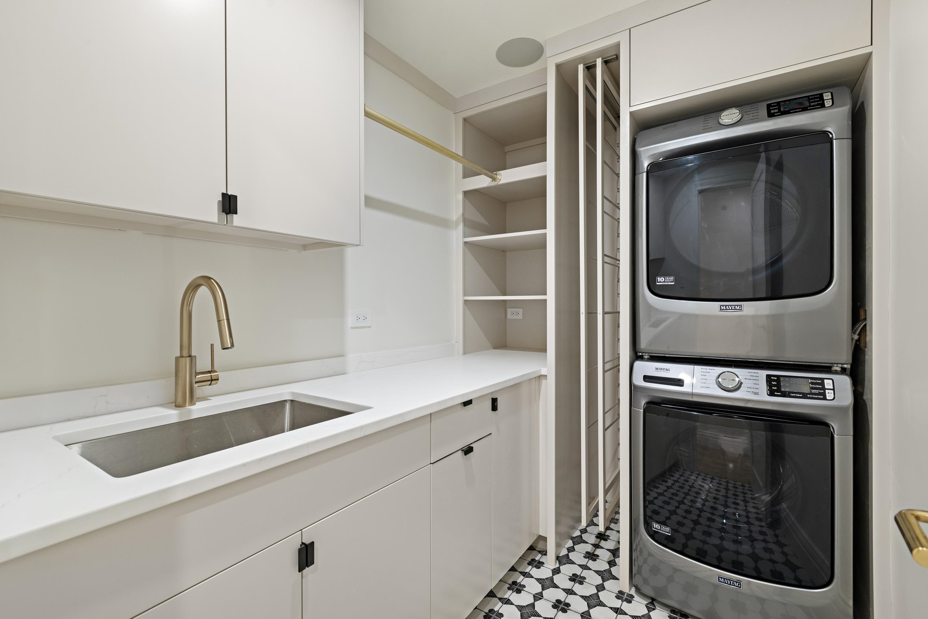 225 PARK AVE Unit: 2