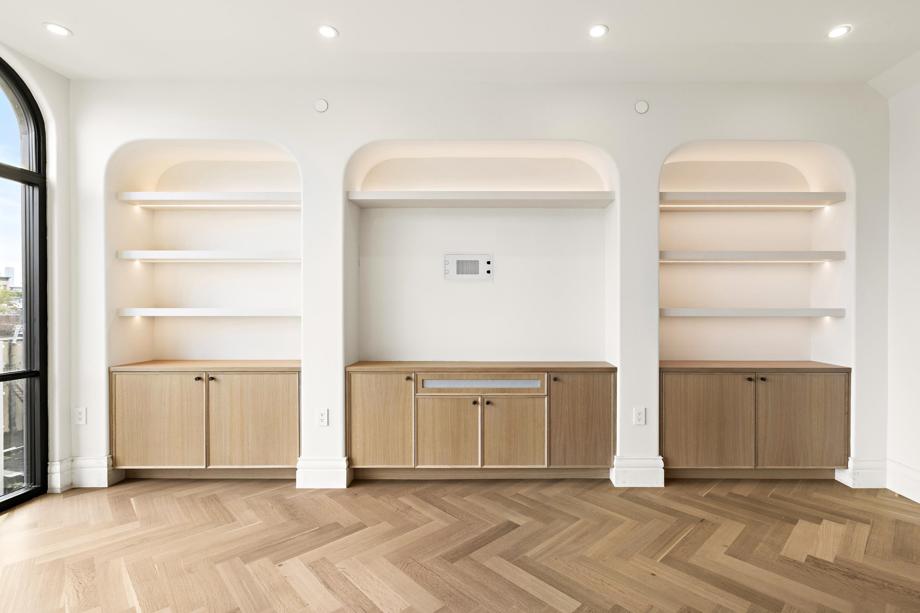 225 PARK AVE Unit: 2