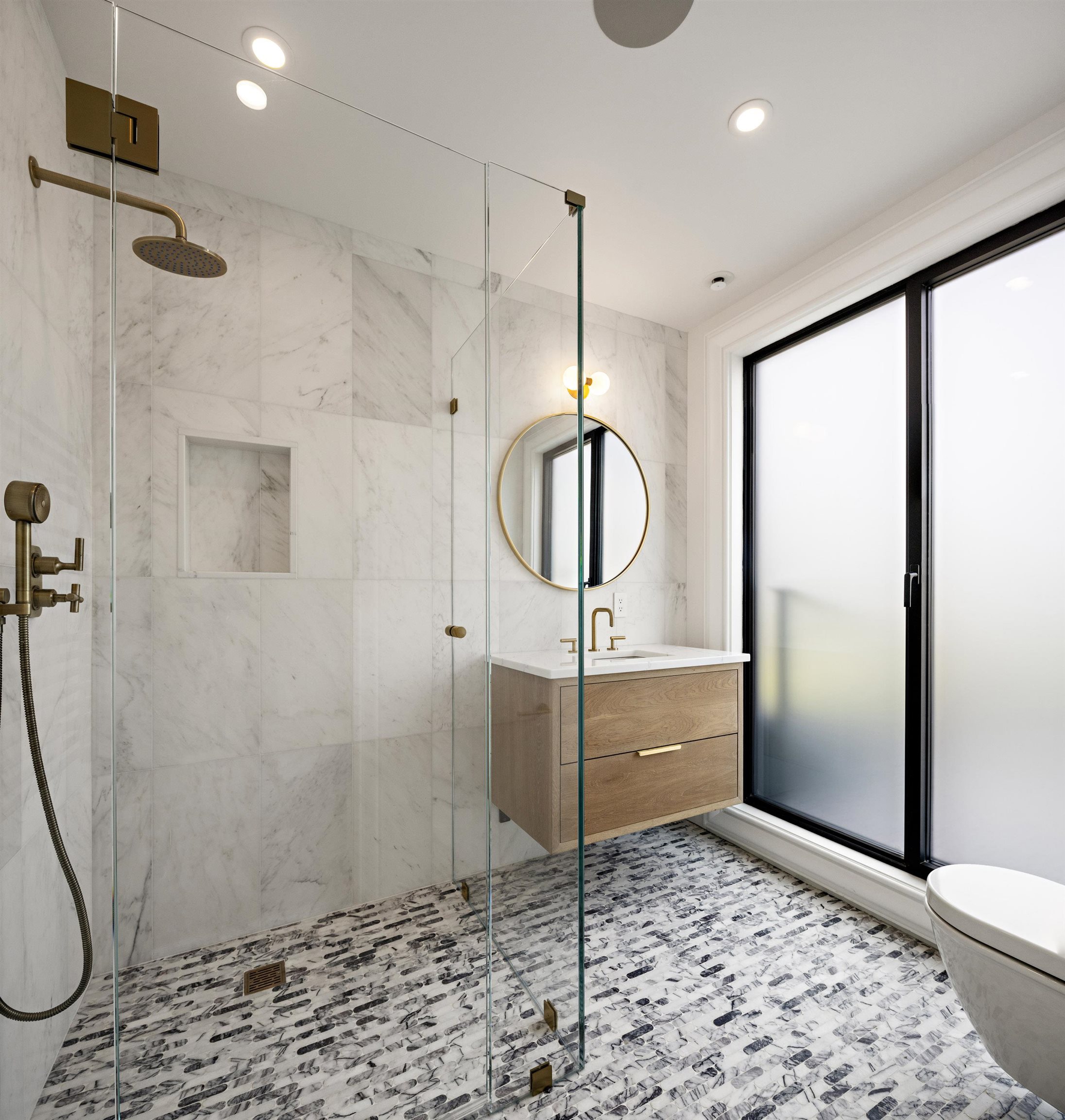 225 PARK AVE Unit: 2