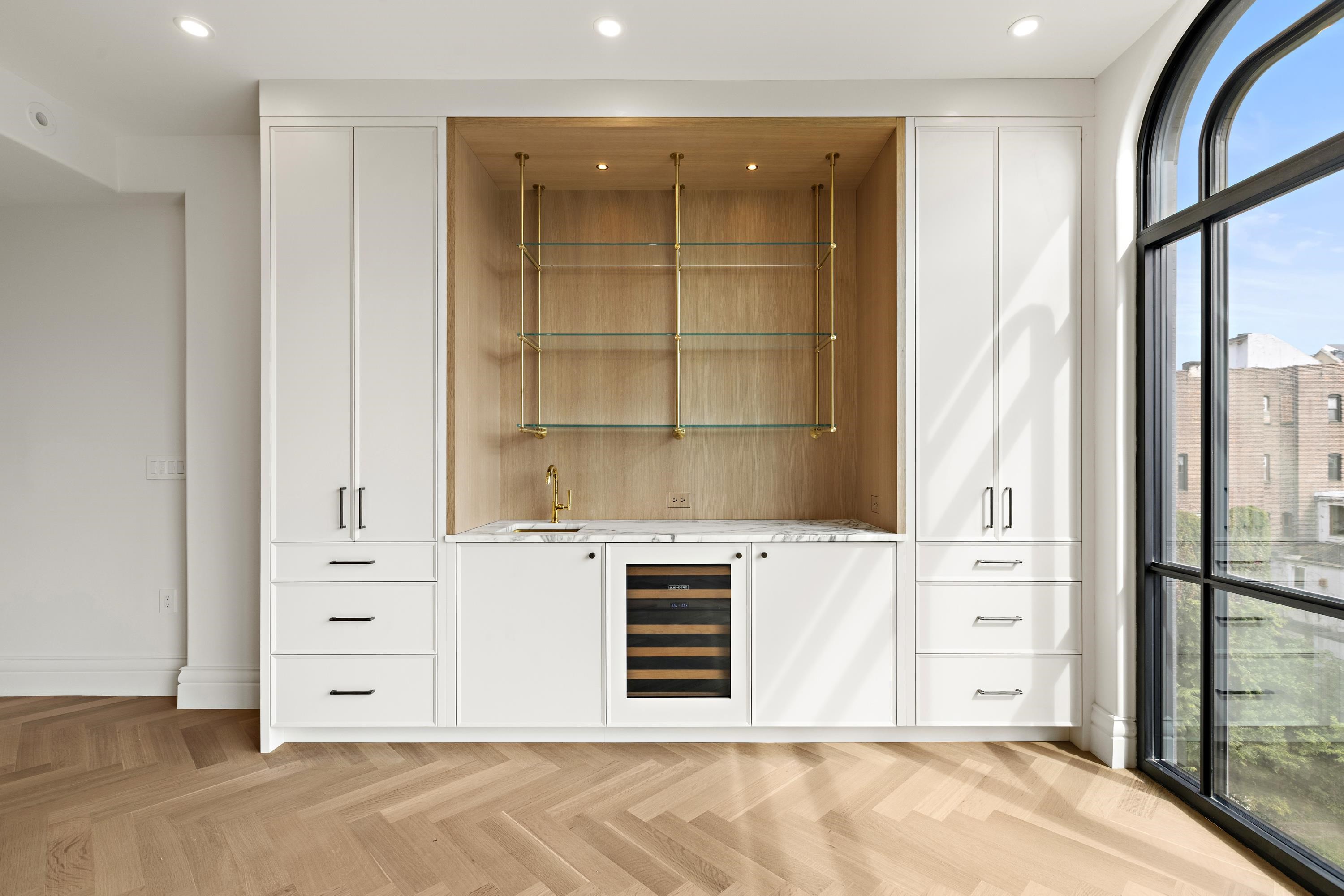 225 PARK AVE Unit: 2