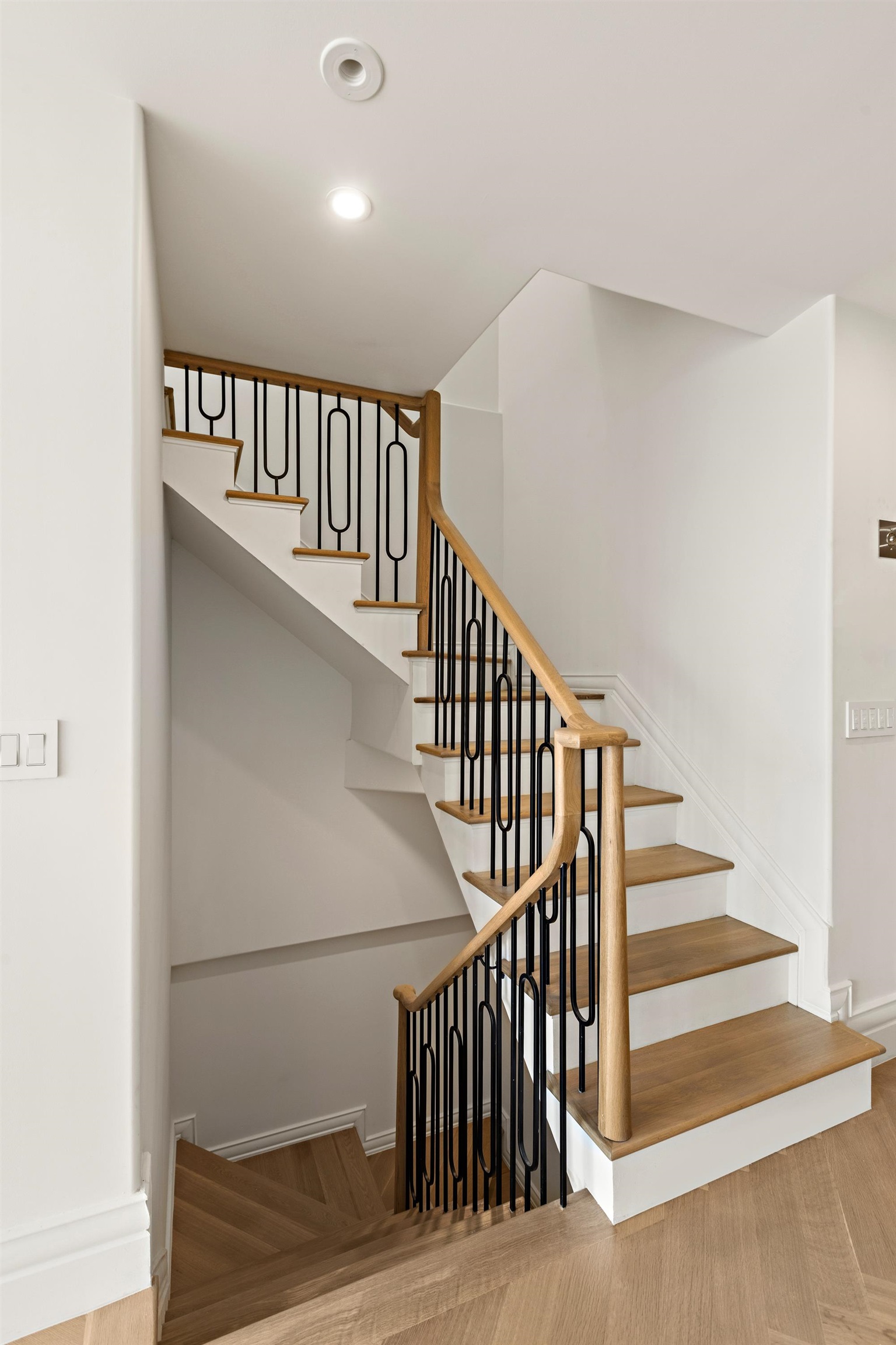 225 PARK AVE Unit: 2