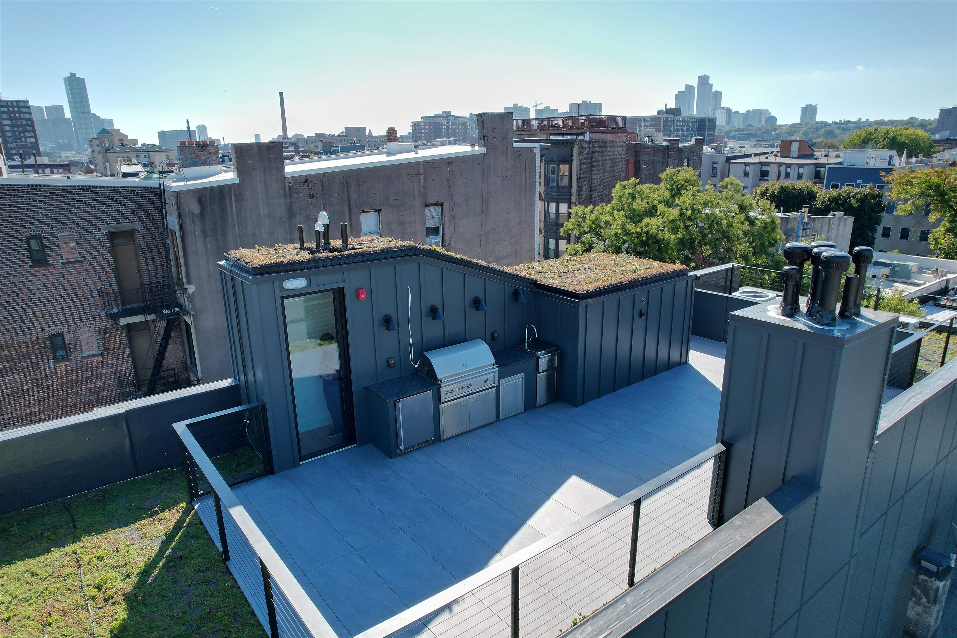 225 PARK AVE Unit: 2