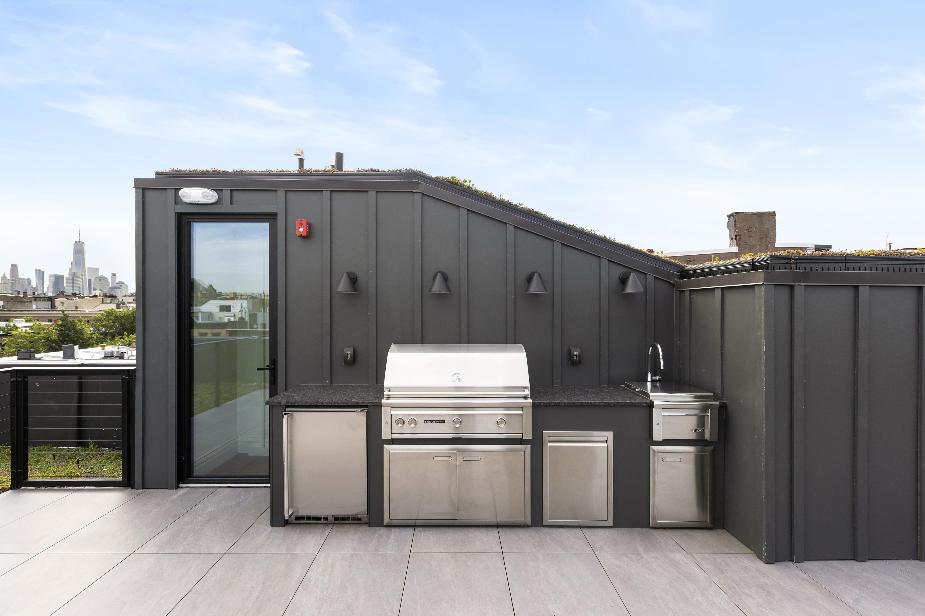 225 PARK AVE Unit: 2