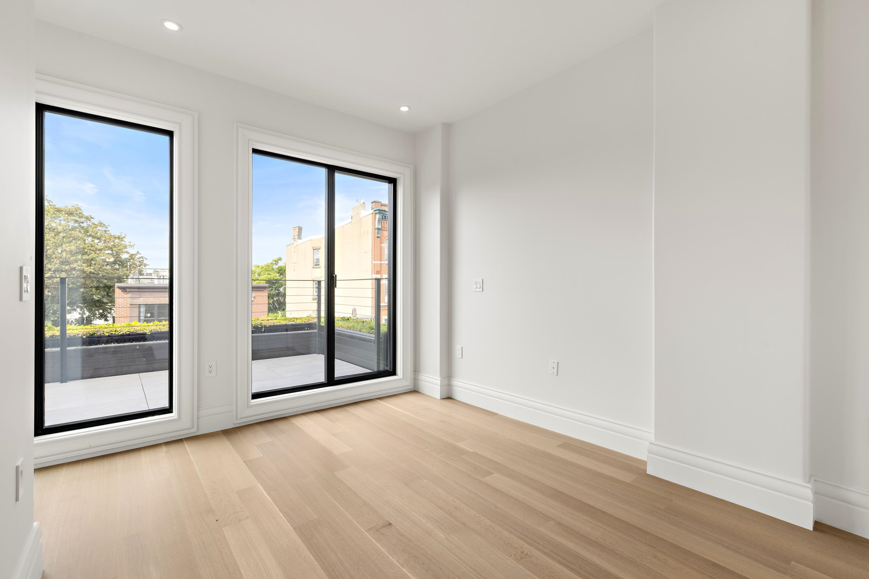 225 PARK AVE Unit: 2