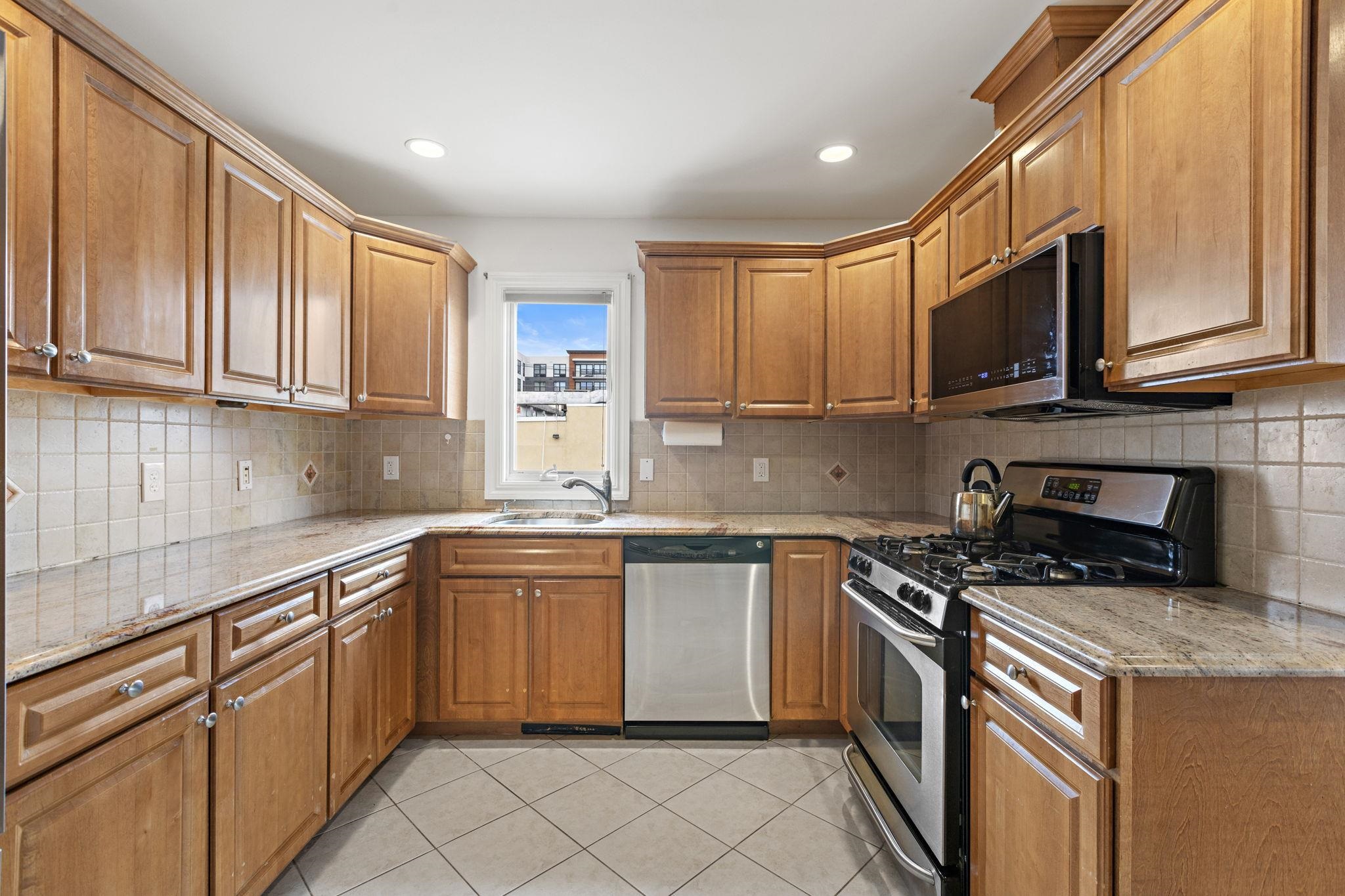 492 JERSEY AVE Unit: C