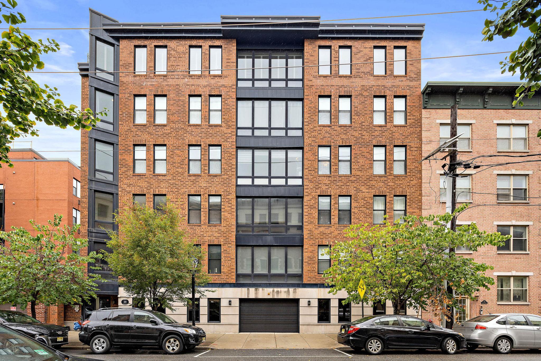 108 JACKSON ST Unit: 2D