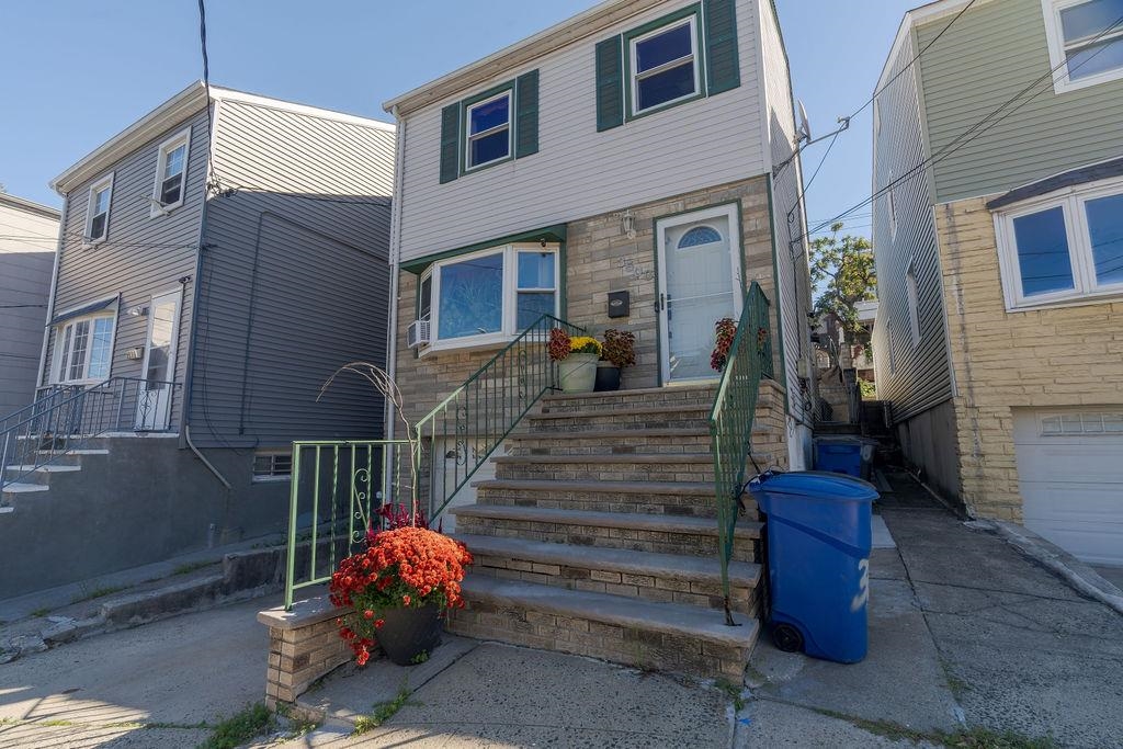 3508 GIVERNAUD TERRACE